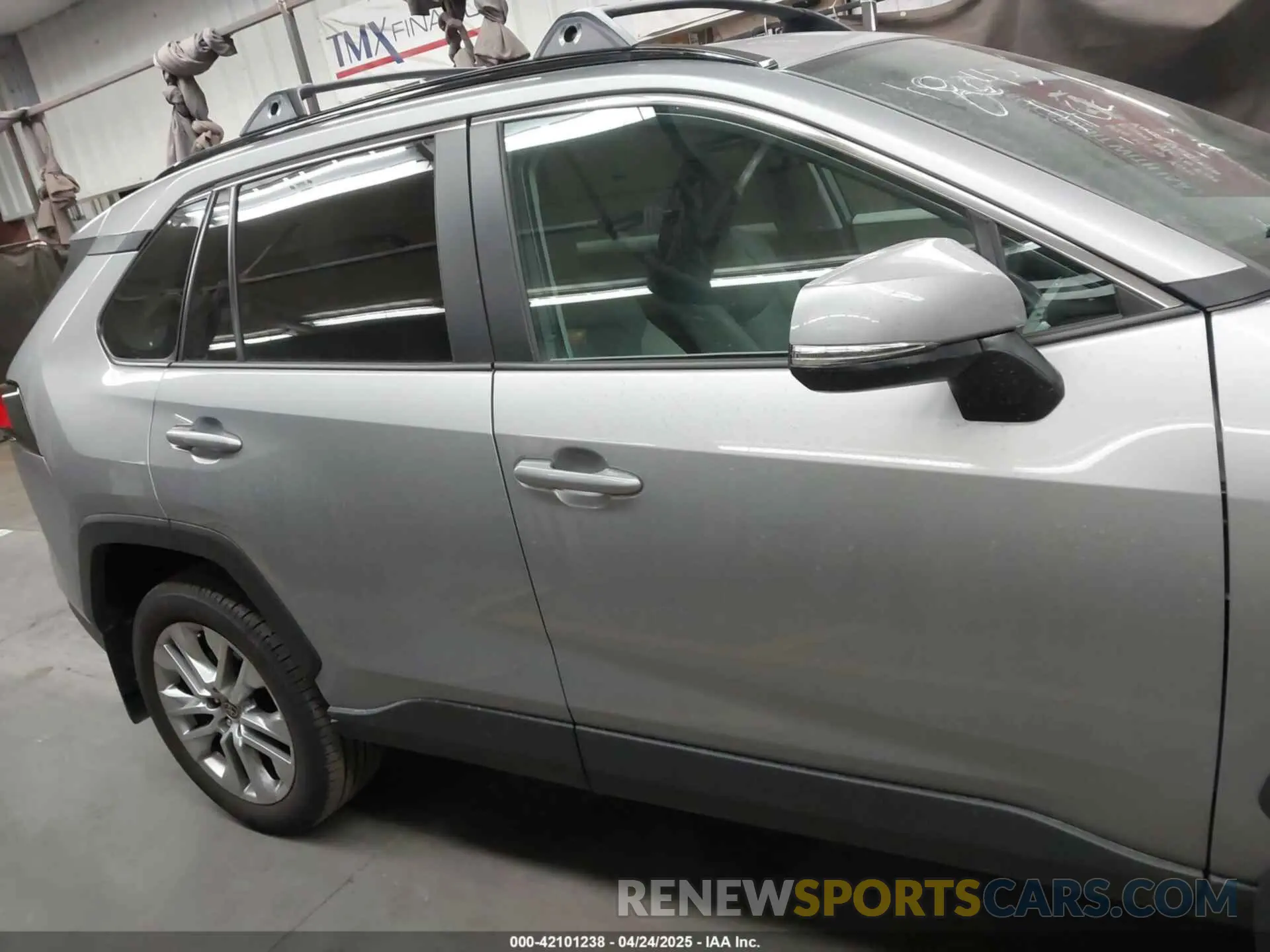 13 fotografías del automóvil dañado 2T3A1RFV9SW522259 TOYOTA RAV4 2025