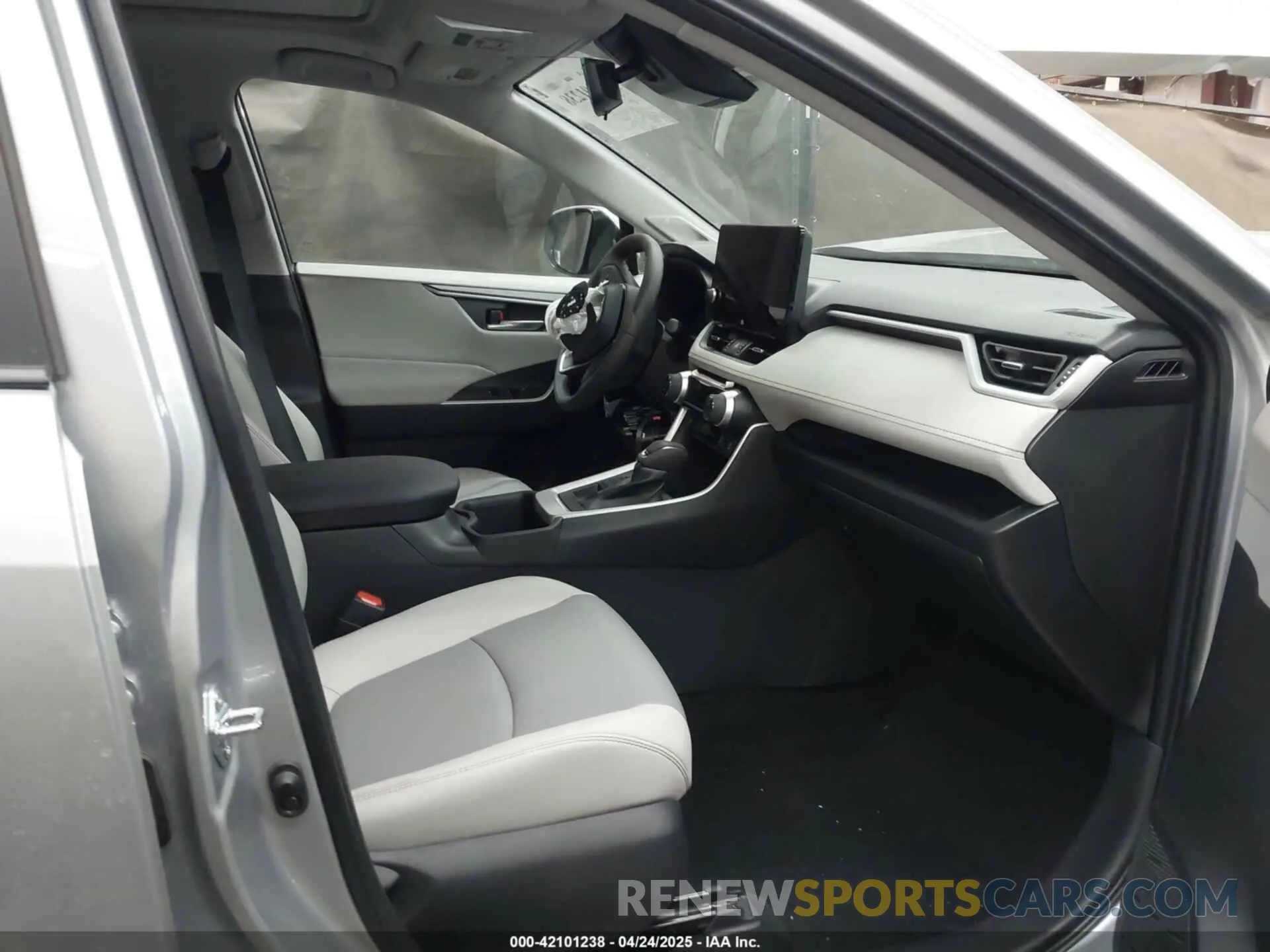 5 fotografías del automóvil dañado 2T3A1RFV9SW522259 TOYOTA RAV4 2025