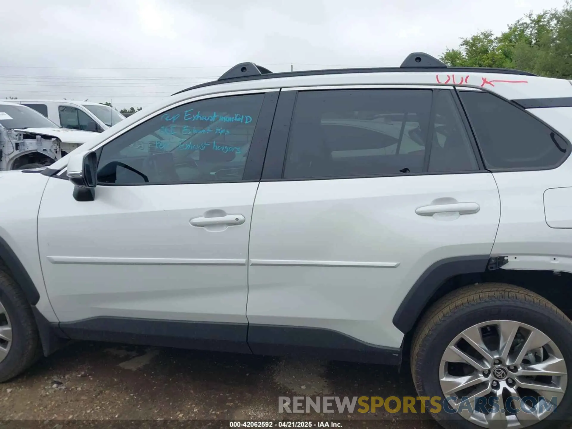 15 fotografías del automóvil dañado 2T3C1RFV5SW369078 TOYOTA RAV4 2025