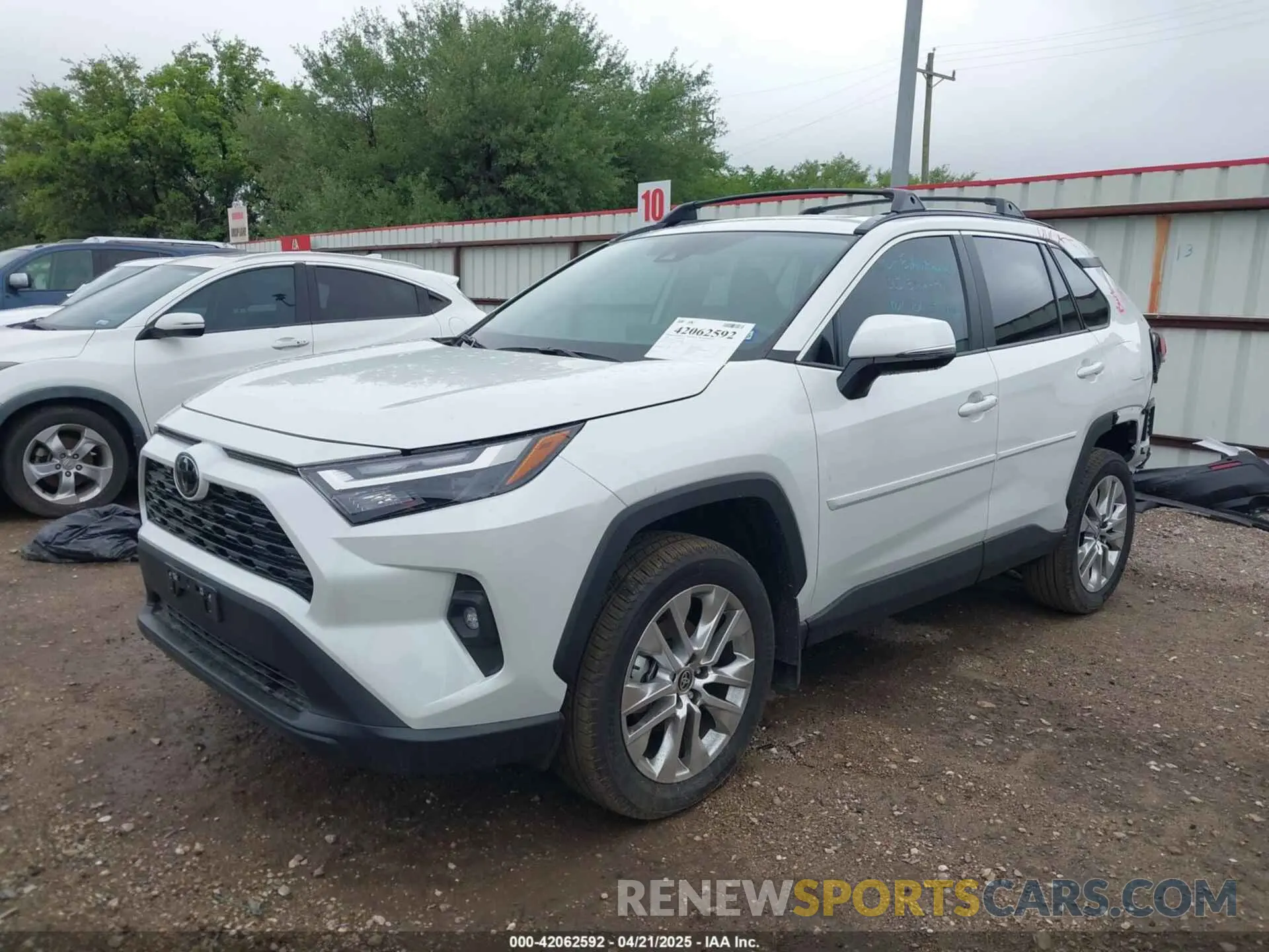 2 fotografías del automóvil dañado 2T3C1RFV5SW369078 TOYOTA RAV4 2025