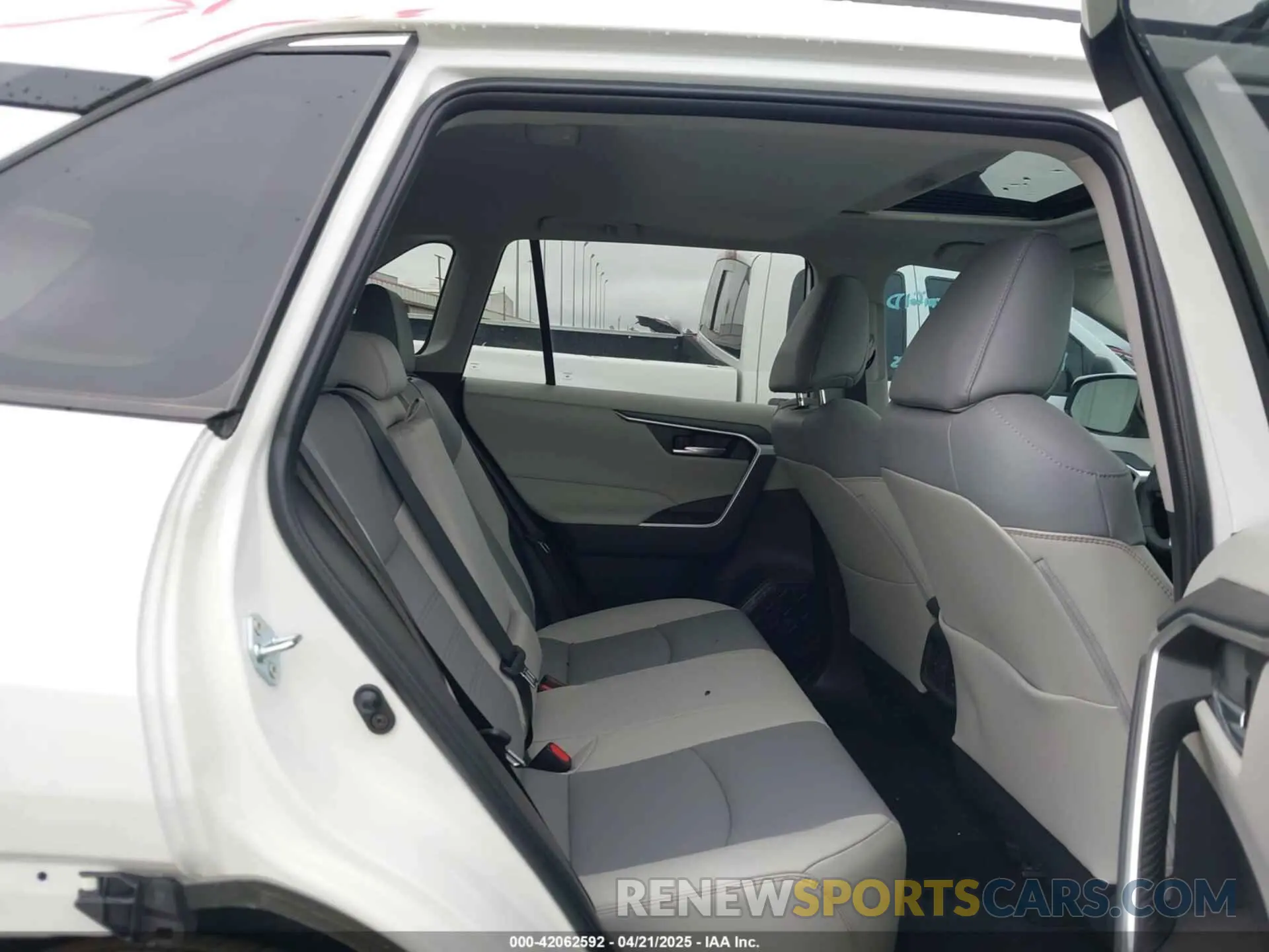 8 fotografías del automóvil dañado 2T3C1RFV5SW369078 TOYOTA RAV4 2025