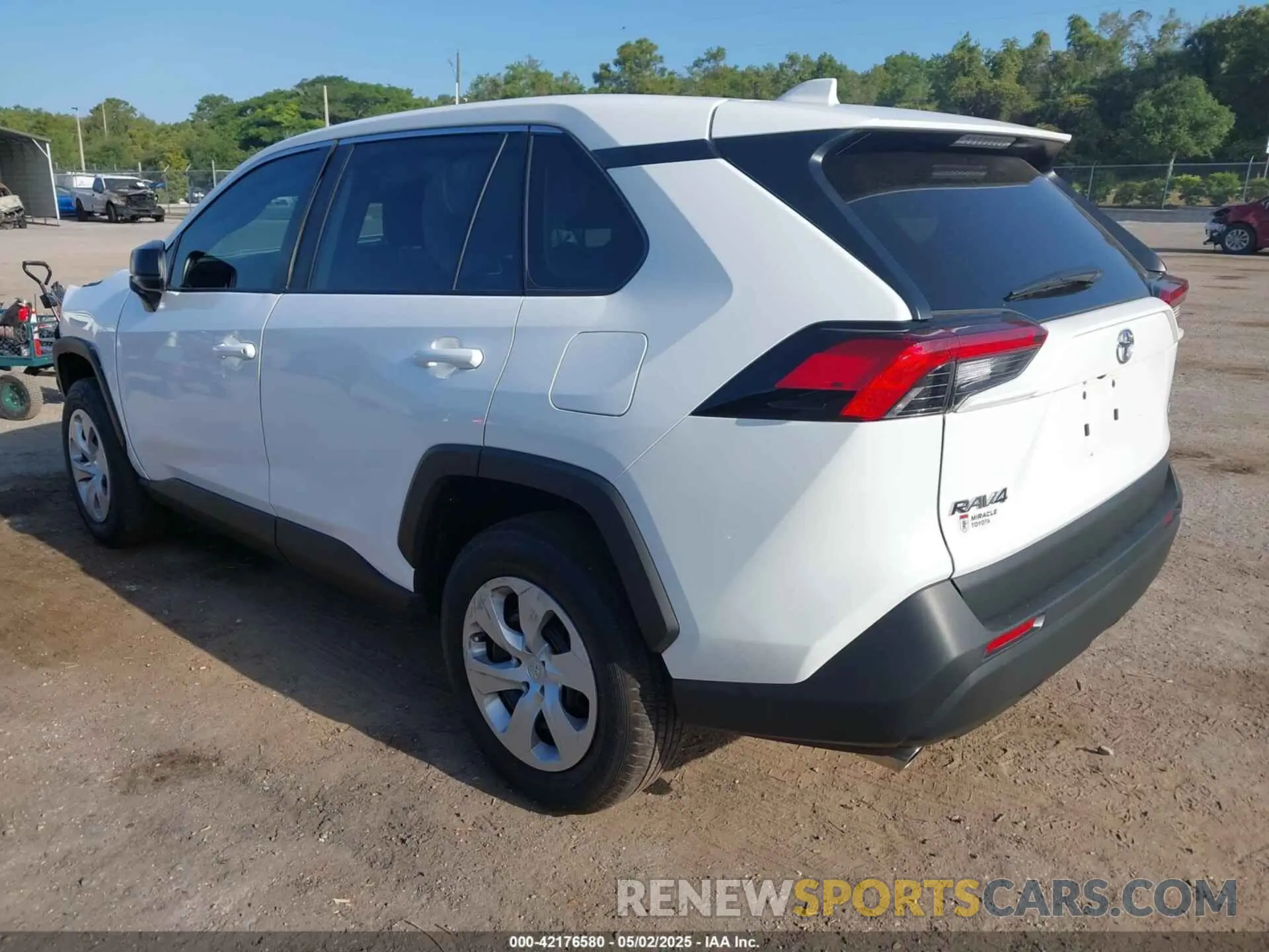 3 fotografías del automóvil dañado 2T3H1RFV1SC306602 TOYOTA RAV4 2025
