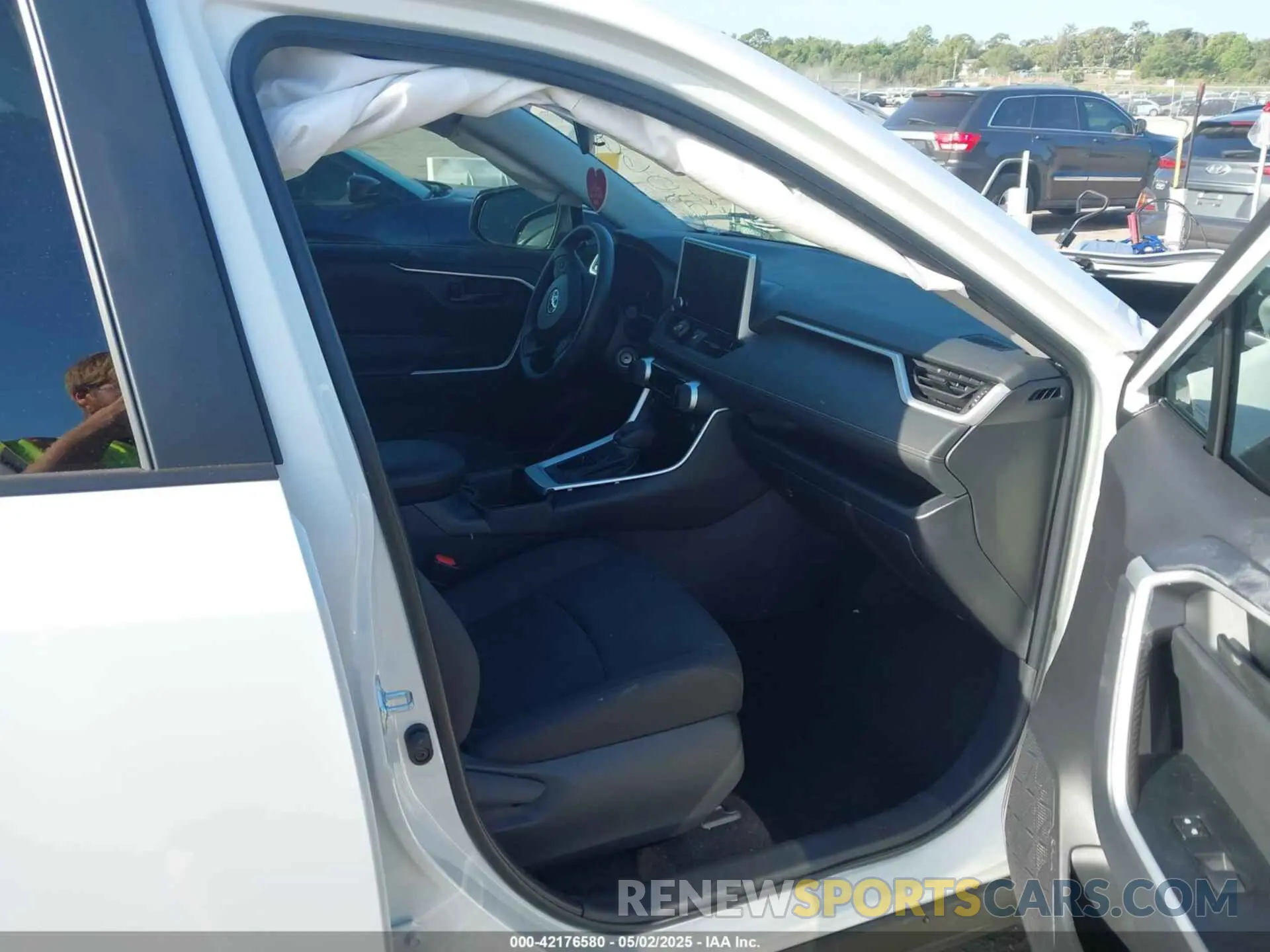 5 fotografías del automóvil dañado 2T3H1RFV1SC306602 TOYOTA RAV4 2025