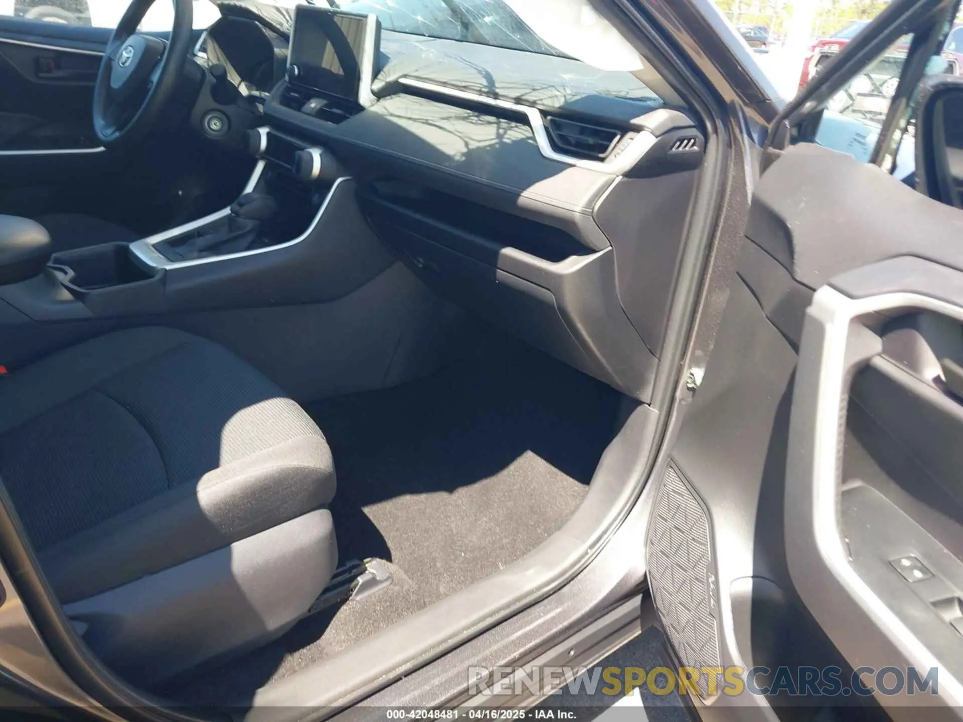 5 fotografías del automóvil dañado 2T3H1RFV1SC316448 TOYOTA RAV4 2025
