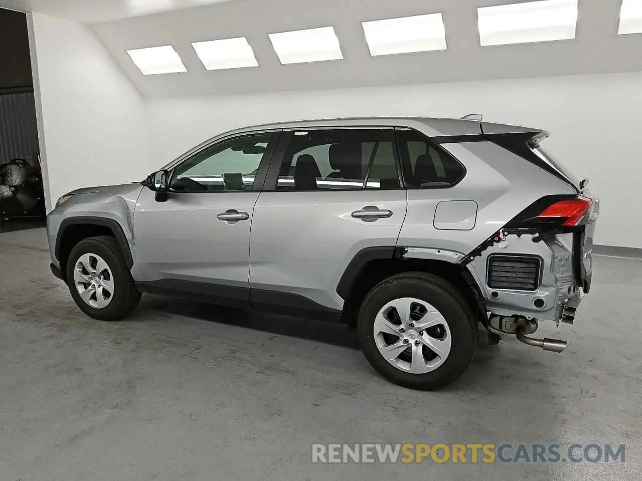 2 fotografías del automóvil dañado 2T3H1RFV3SW373989 TOYOTA RAV4 2025