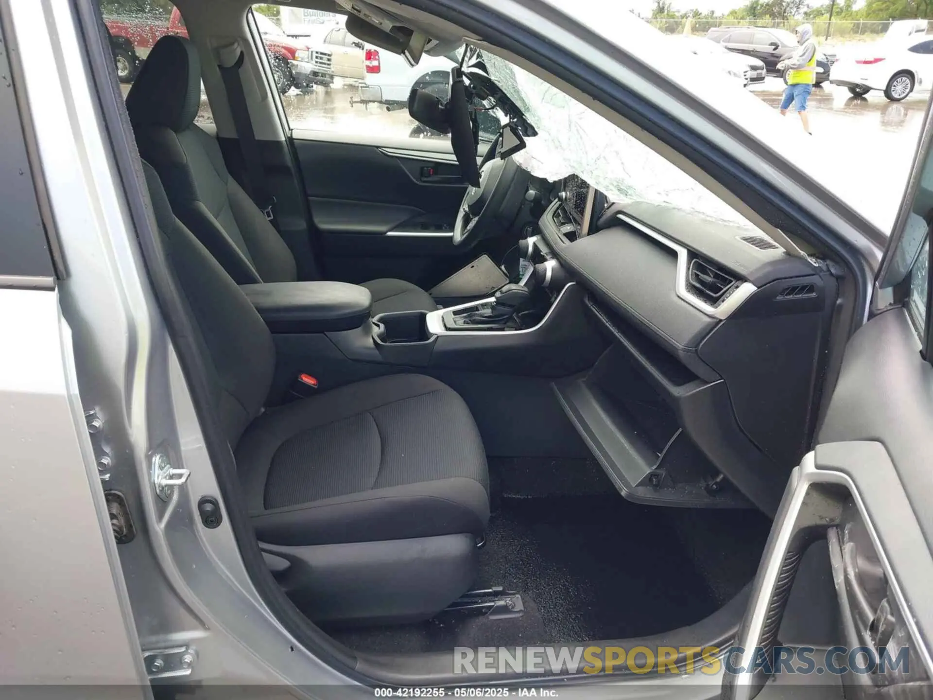 5 fotografías del automóvil dañado 2T3H1RFV6SC309785 TOYOTA RAV4 2025