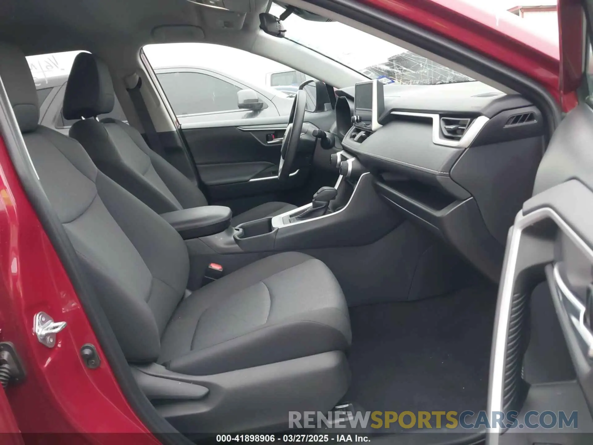 5 fotografías del automóvil dañado 2T3W1RFV7SW372836 TOYOTA RAV4 2025