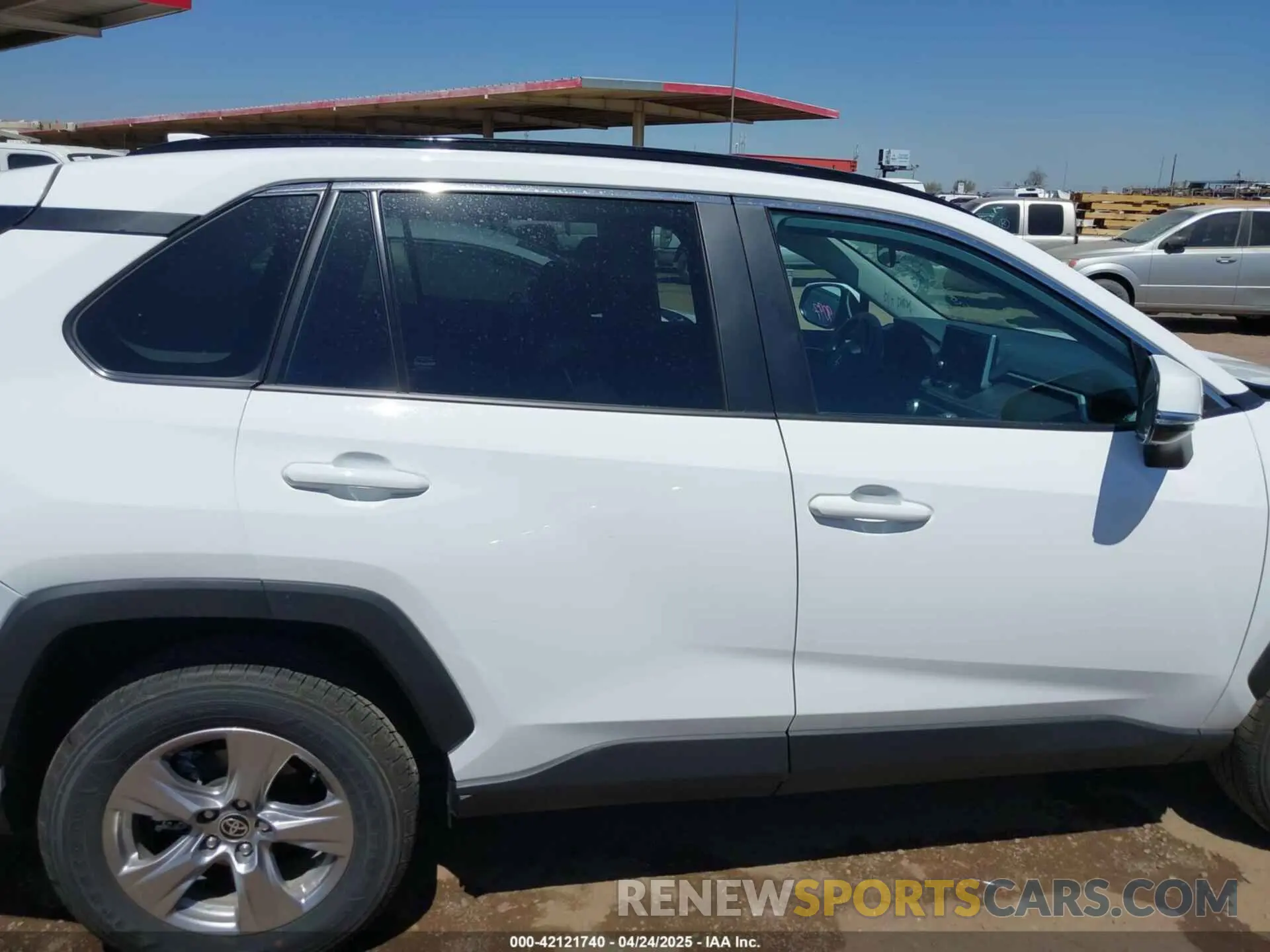 13 fotografías del automóvil dañado 2T3W1RFV8SW374059 TOYOTA RAV4 2025