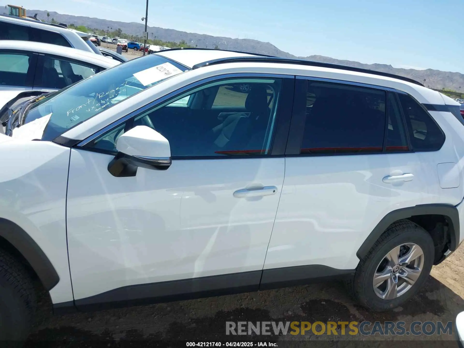 14 fotografías del automóvil dañado 2T3W1RFV8SW374059 TOYOTA RAV4 2025
