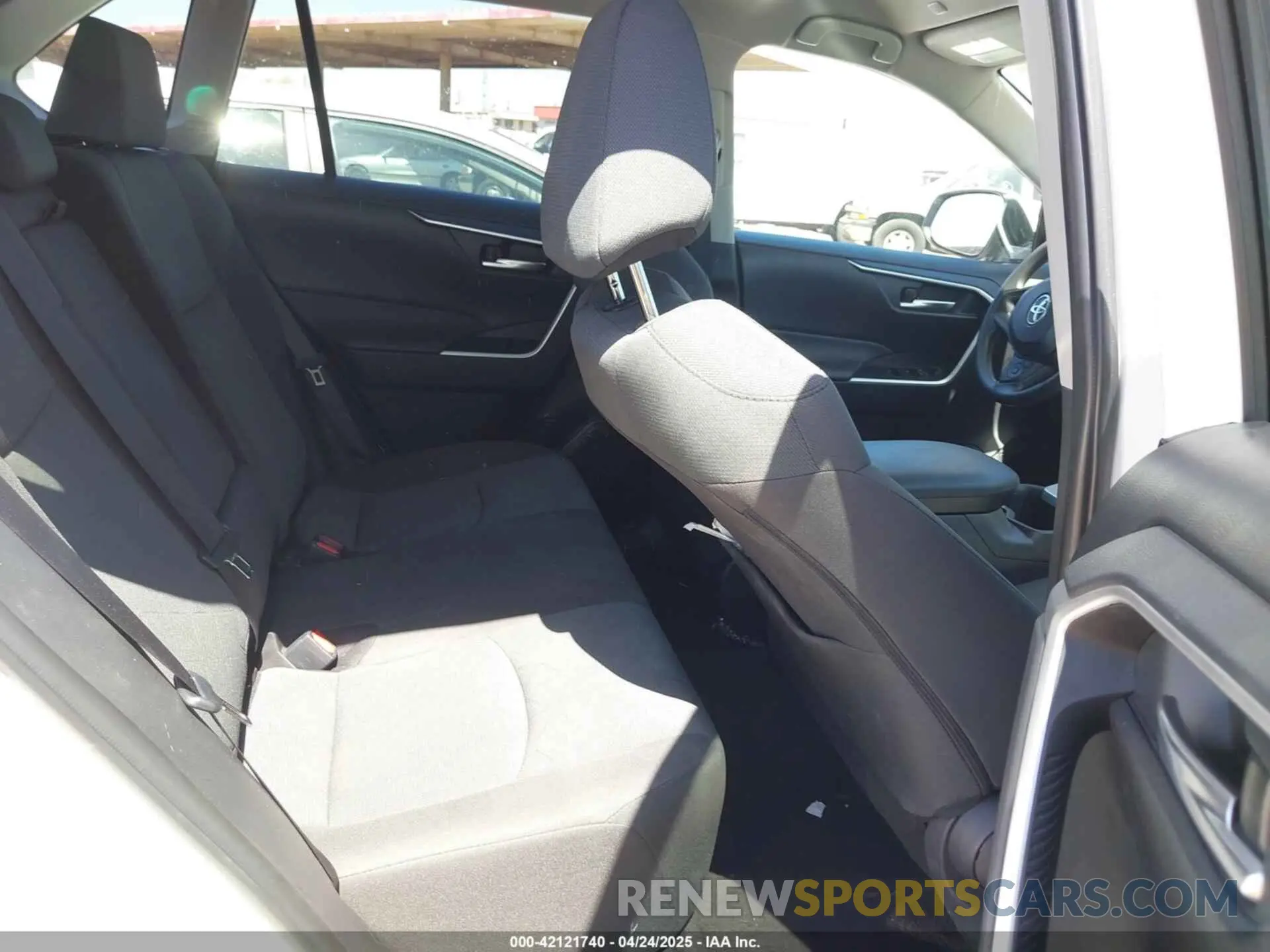 8 fotografías del automóvil dañado 2T3W1RFV8SW374059 TOYOTA RAV4 2025