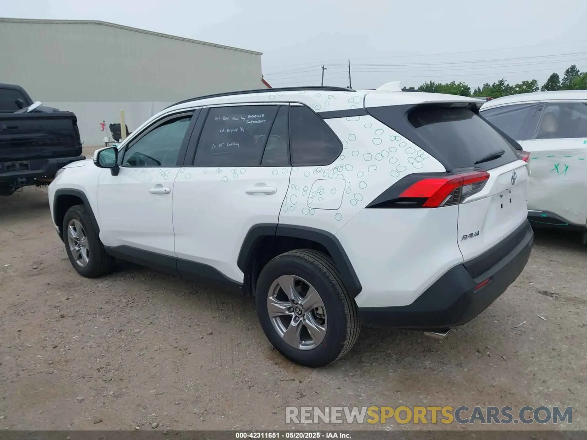 3 fotografías del automóvil dañado 2T3W1RFV9SW374071 TOYOTA RAV4 2025