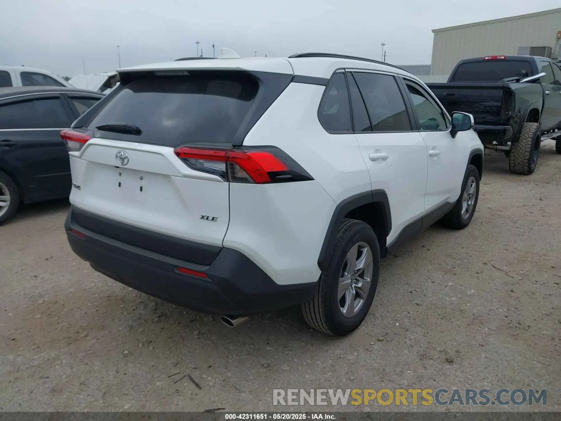 4 fotografías del automóvil dañado 2T3W1RFV9SW374071 TOYOTA RAV4 2025