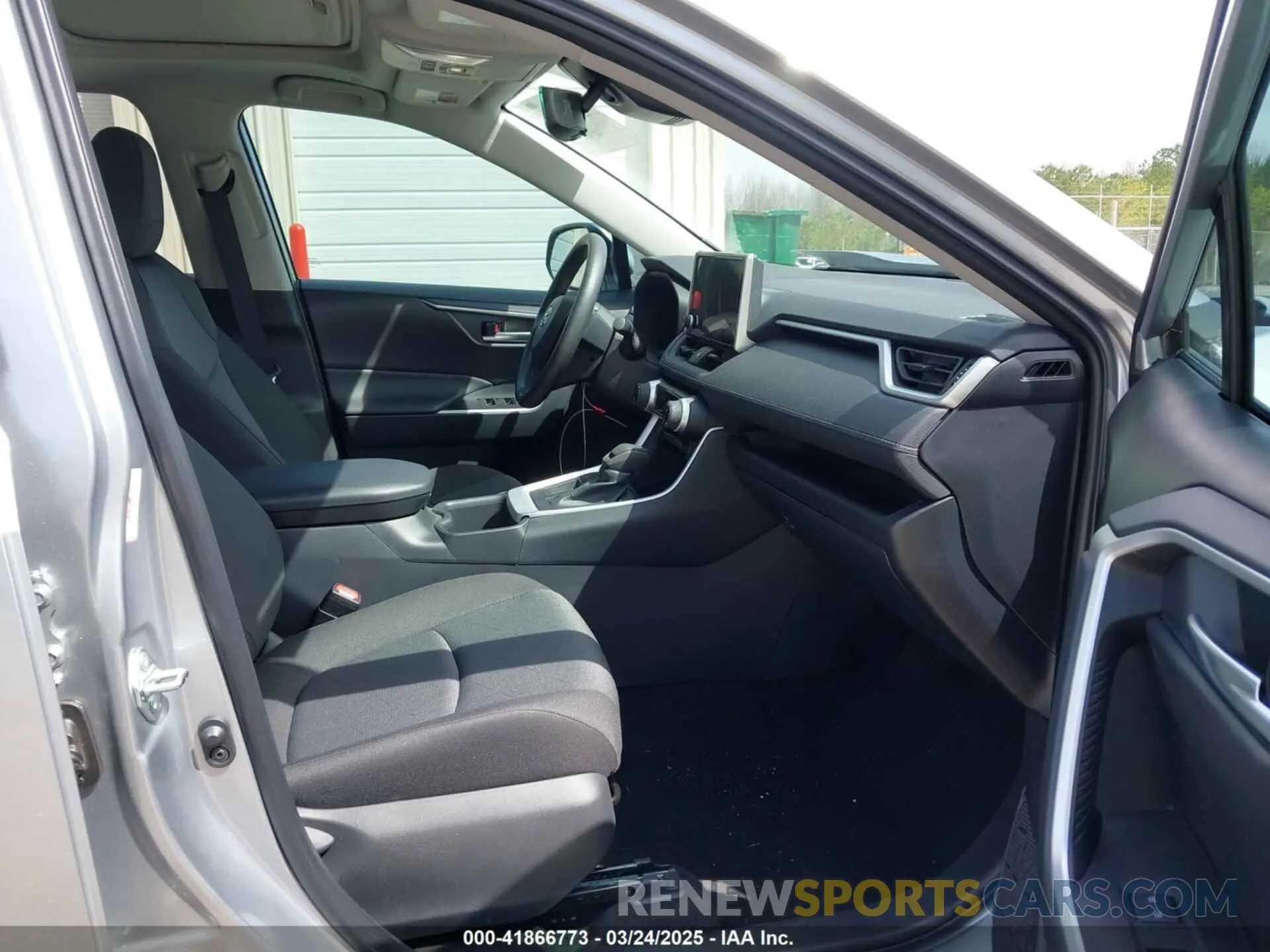 5 fotografías del automóvil dañado 2T3W1RFVXSC309764 TOYOTA RAV4 2025