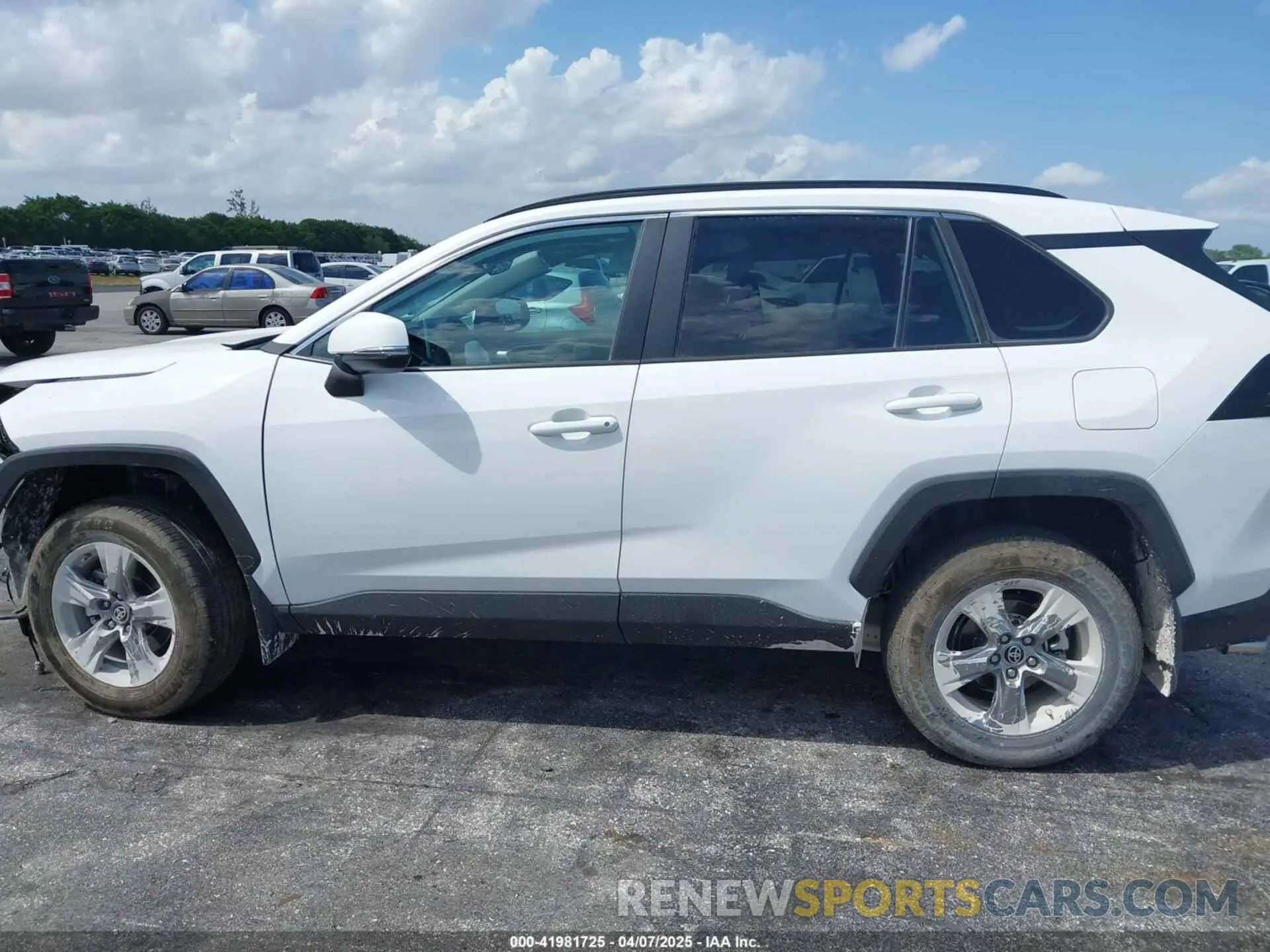 15 fotografías del automóvil dañado 2T3W1RFVXSC316097 TOYOTA RAV4 2025