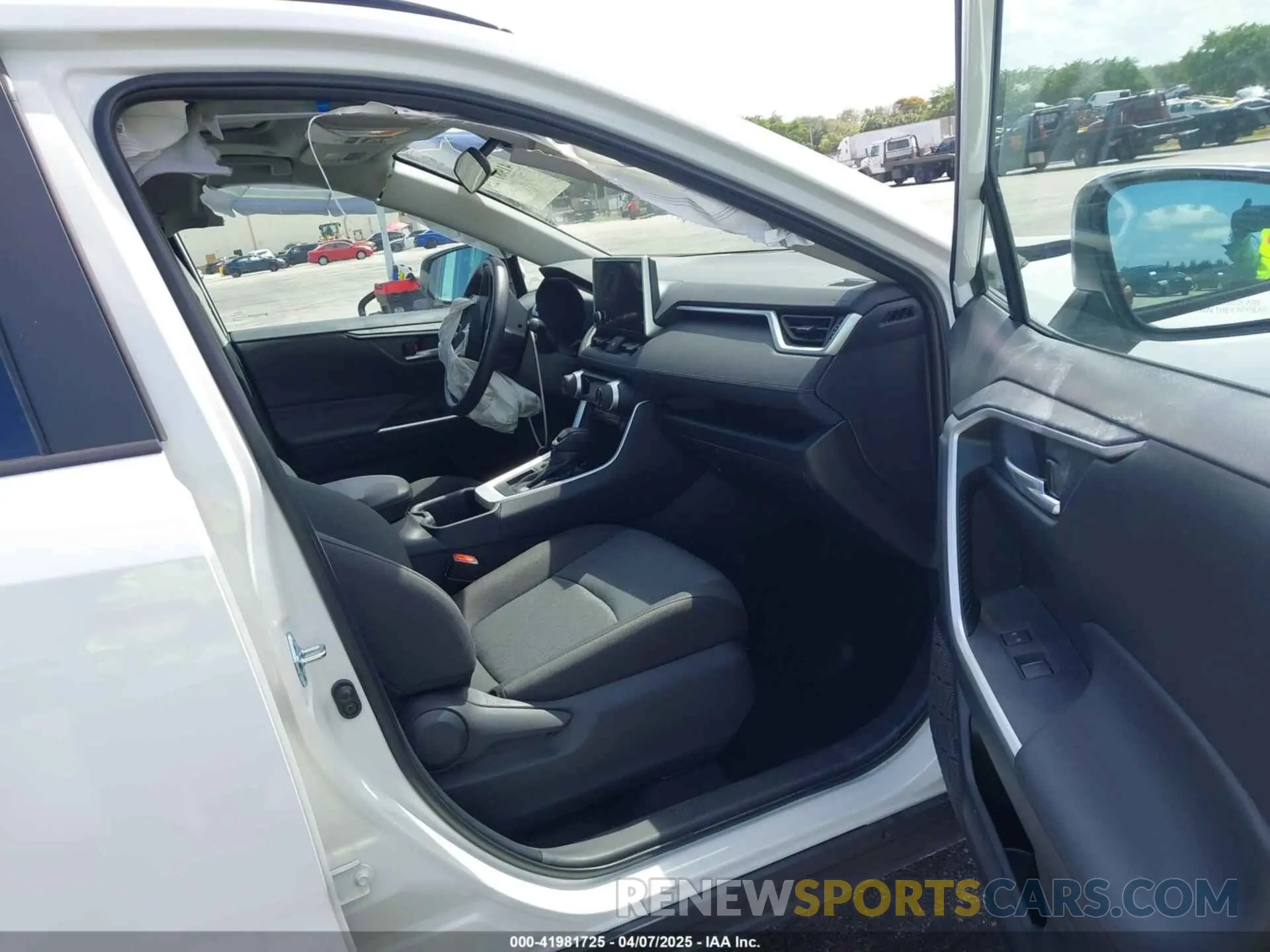 5 fotografías del automóvil dañado 2T3W1RFVXSC316097 TOYOTA RAV4 2025
