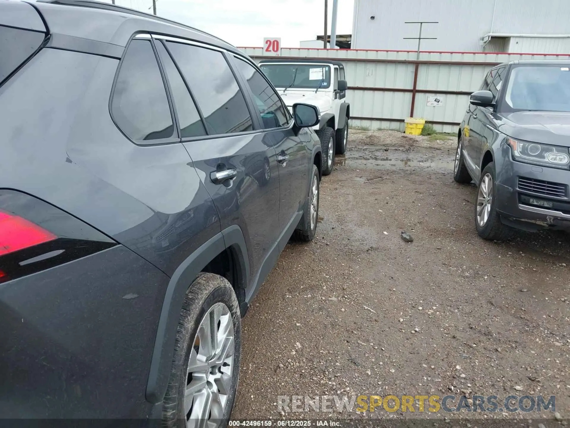 4 fotografías del automóvil dañado 2T3Y1RFV5SW373024 TOYOTA RAV4 2025