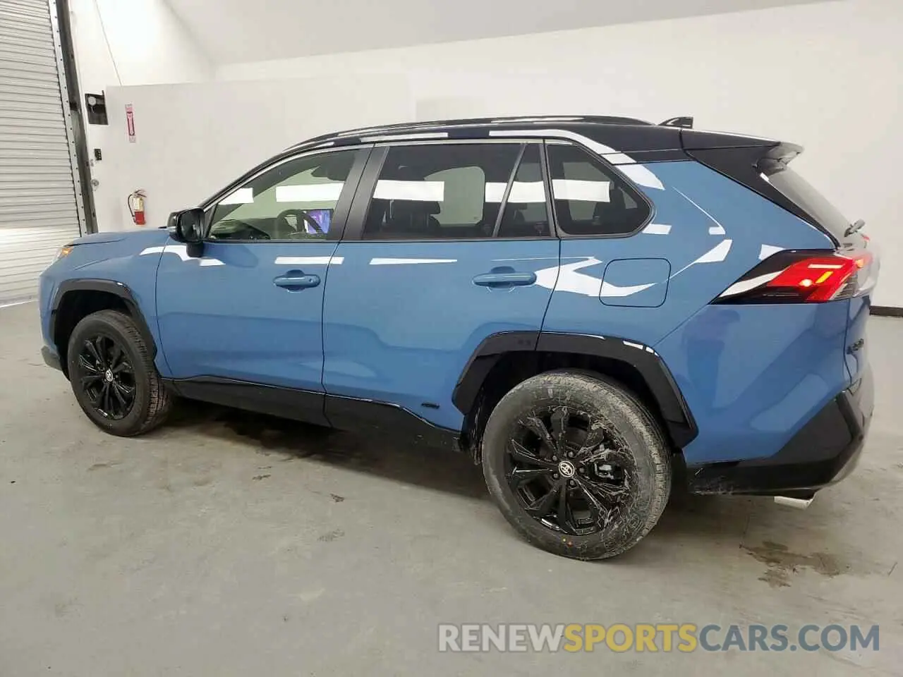 2 fotografías del automóvil dañado JTME6RFV5SD575248 TOYOTA RAV4 2025