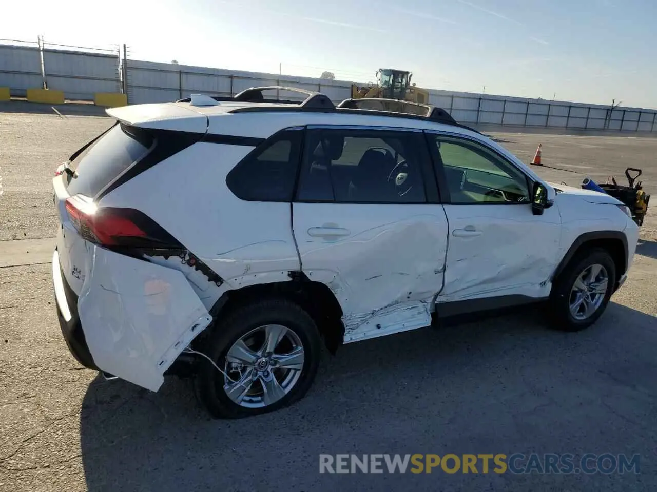 3 fotografías del automóvil dañado JTMRWRFV7SD294893 TOYOTA RAV4 2025