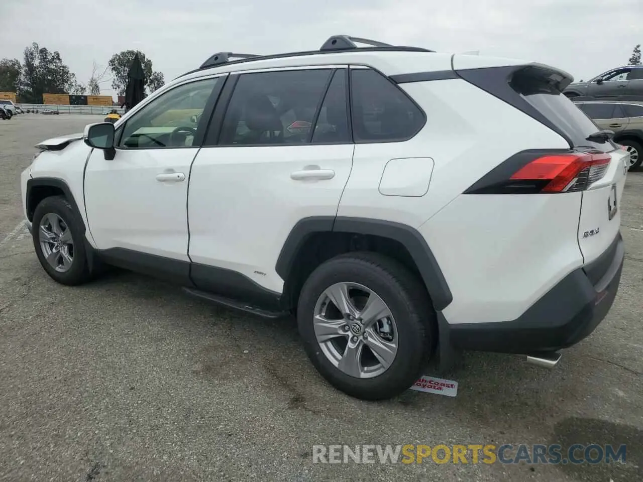 2 fotografías del automóvil dañado JTMRWRFV8SD284583 TOYOTA RAV4 2025