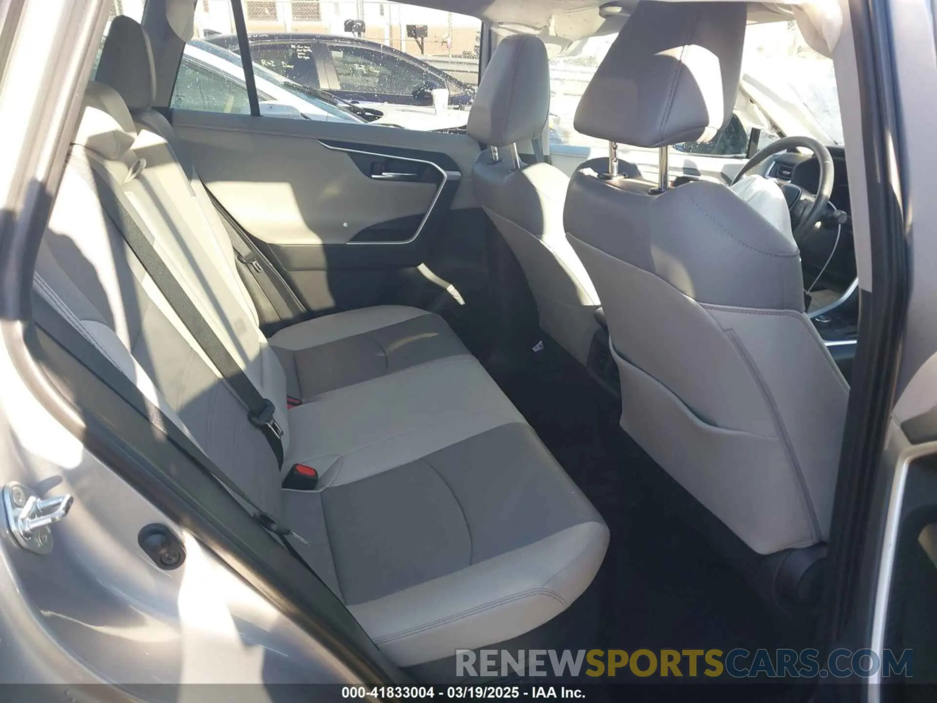 8 fotografías del automóvil dañado 2T3DWRFV1KW022420 TOYOTA RAV4 HYBRID 2019