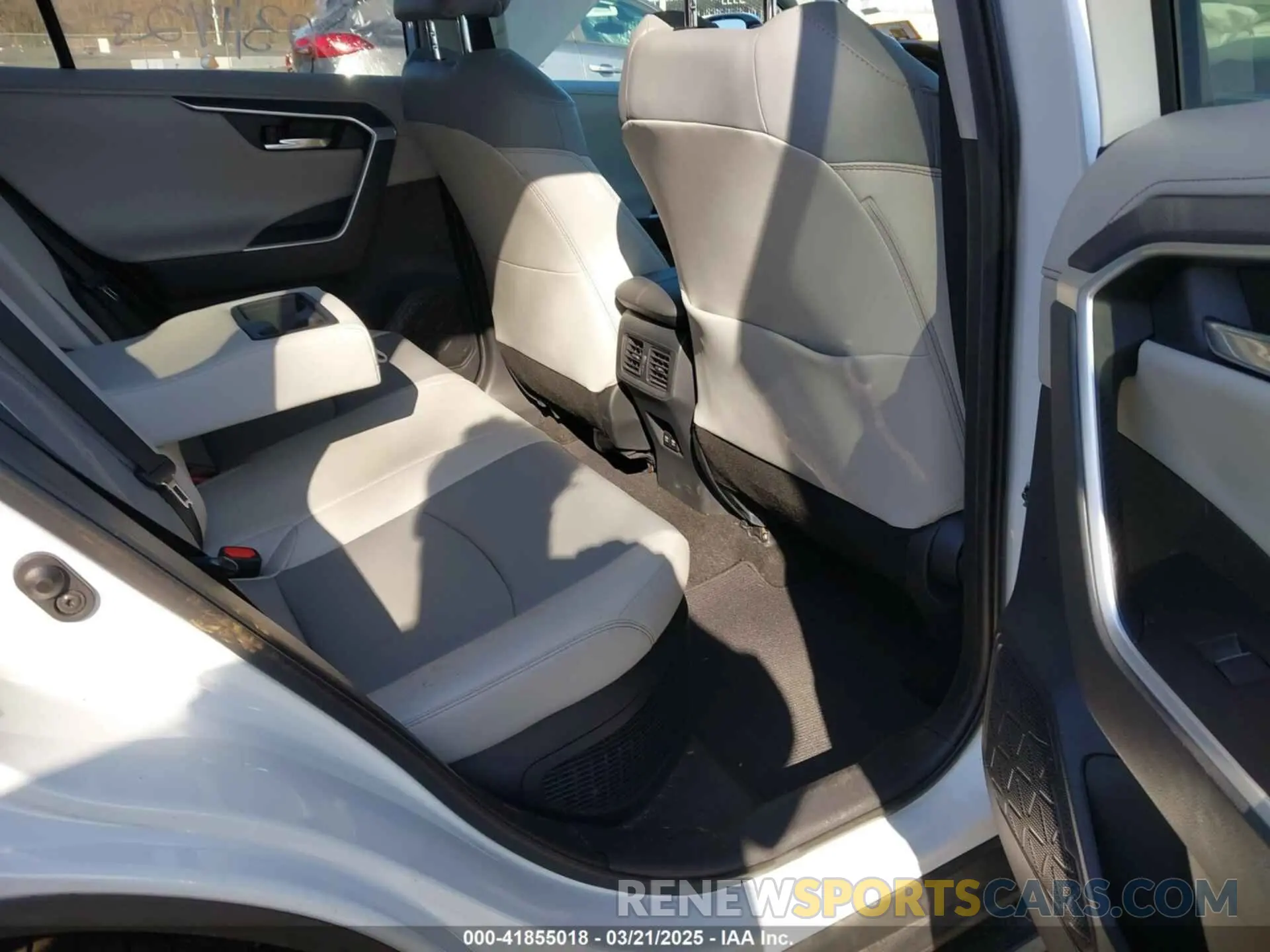 8 fotografías del automóvil dañado 2T3DWRFV2KW024113 TOYOTA RAV4 HYBRID 2019