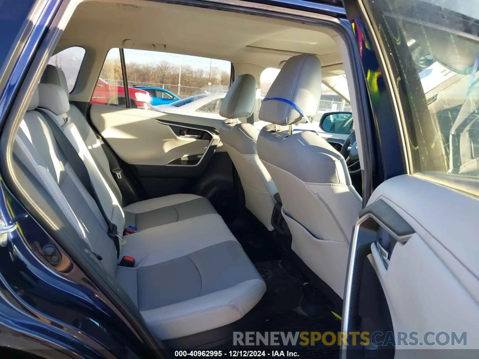 8 fotografías del automóvil dañado 2T3DWRFV2KW042692 TOYOTA RAV4 HYBRID 2019