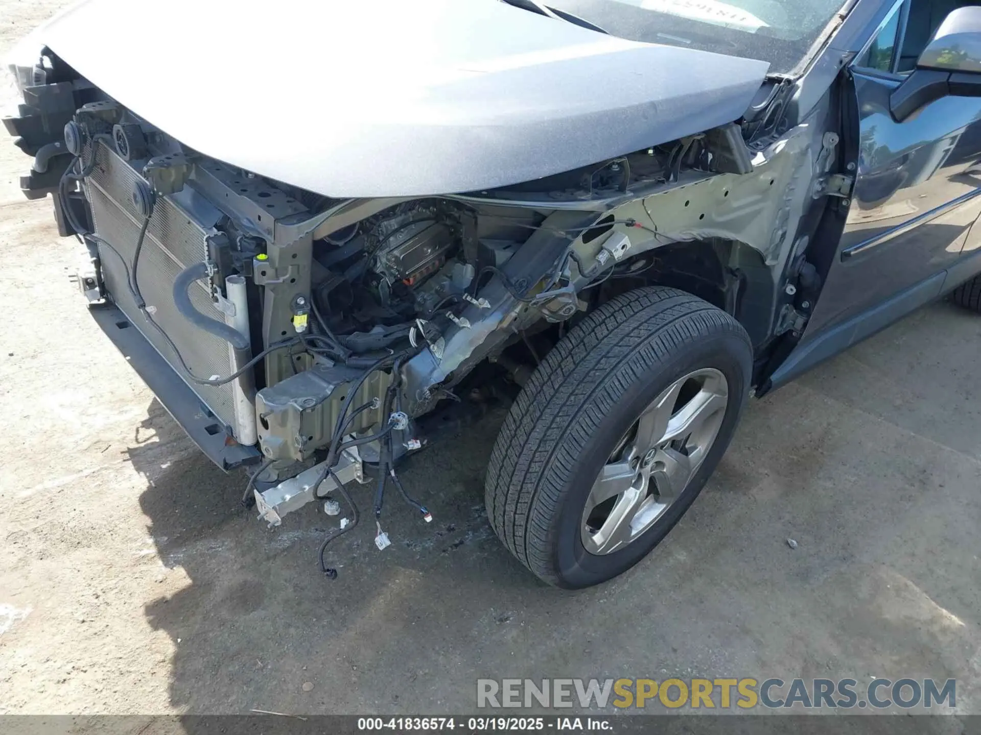 17 fotografías del automóvil dañado 2T3DWRFV3KW042748 TOYOTA RAV4 HYBRID 2019