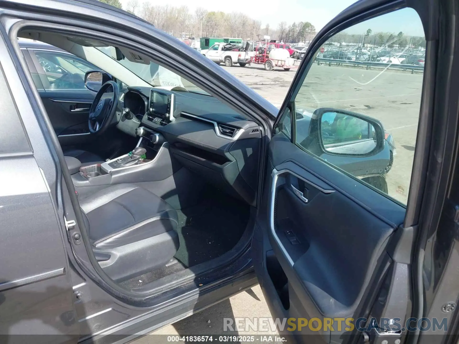 5 fotografías del automóvil dañado 2T3DWRFV3KW042748 TOYOTA RAV4 HYBRID 2019