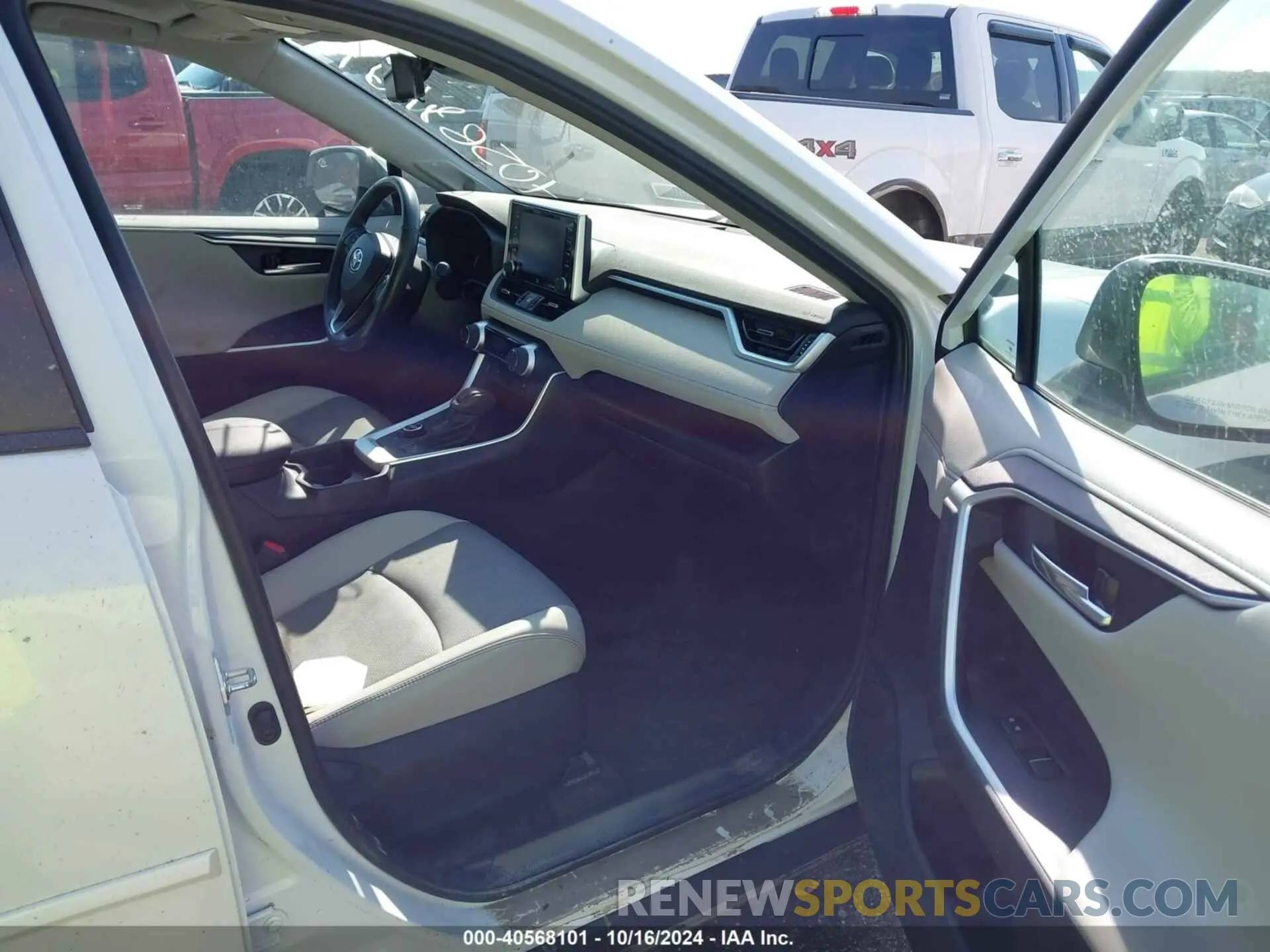 5 fotografías del automóvil dañado 2T3DWRFV8KW010071 TOYOTA RAV4 HYBRID 2019