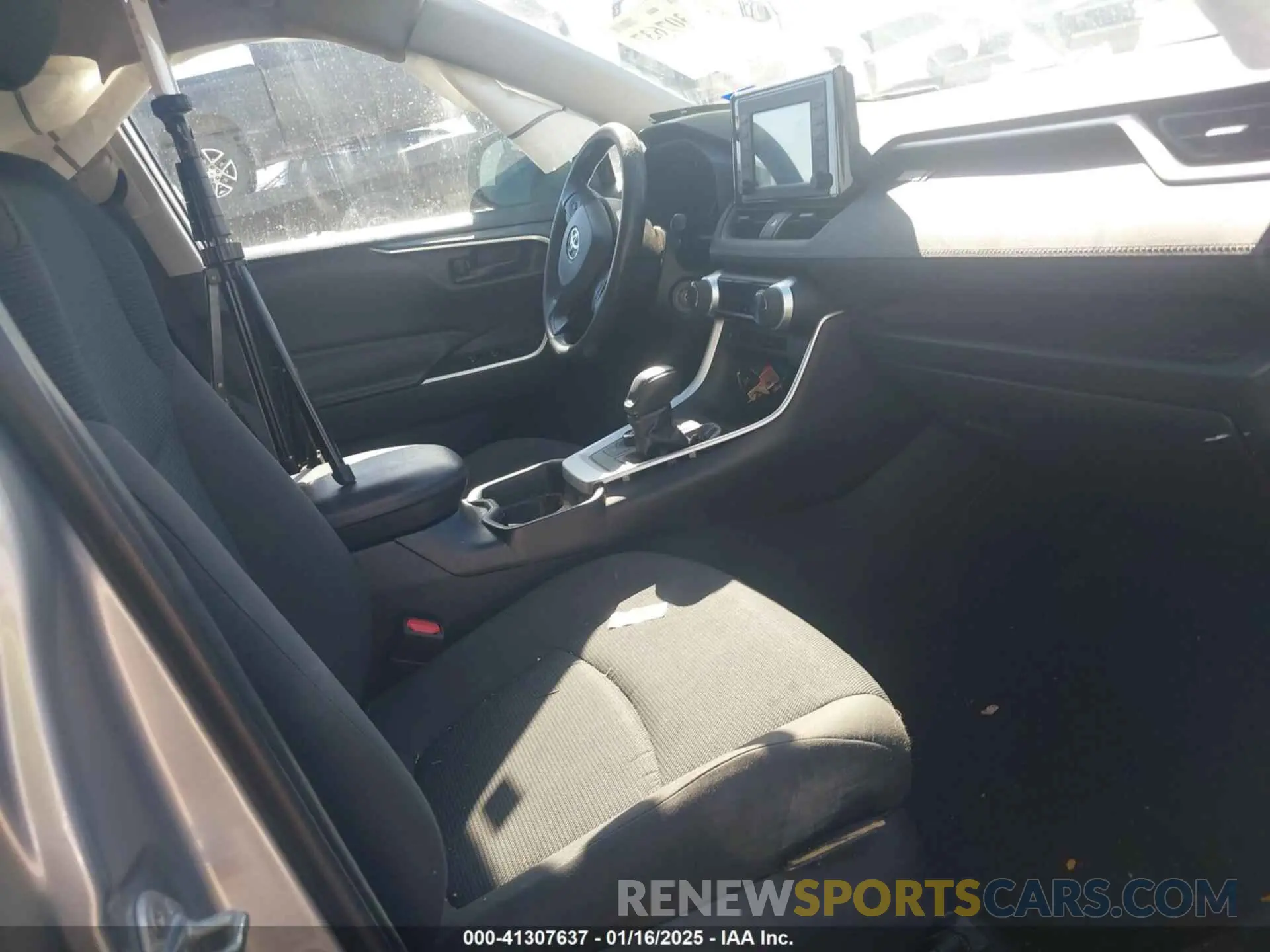 5 fotografías del automóvil dañado 2T3LWRFV2KW029517 TOYOTA RAV4 HYBRID 2019