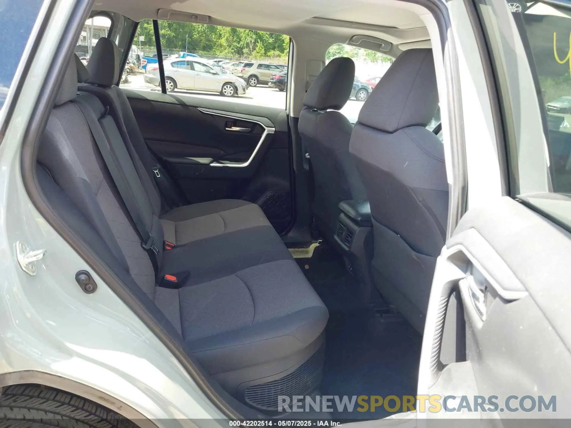 8 fotografías del automóvil dañado 2T3RWRFV1KW030037 TOYOTA RAV4 HYBRID 2019