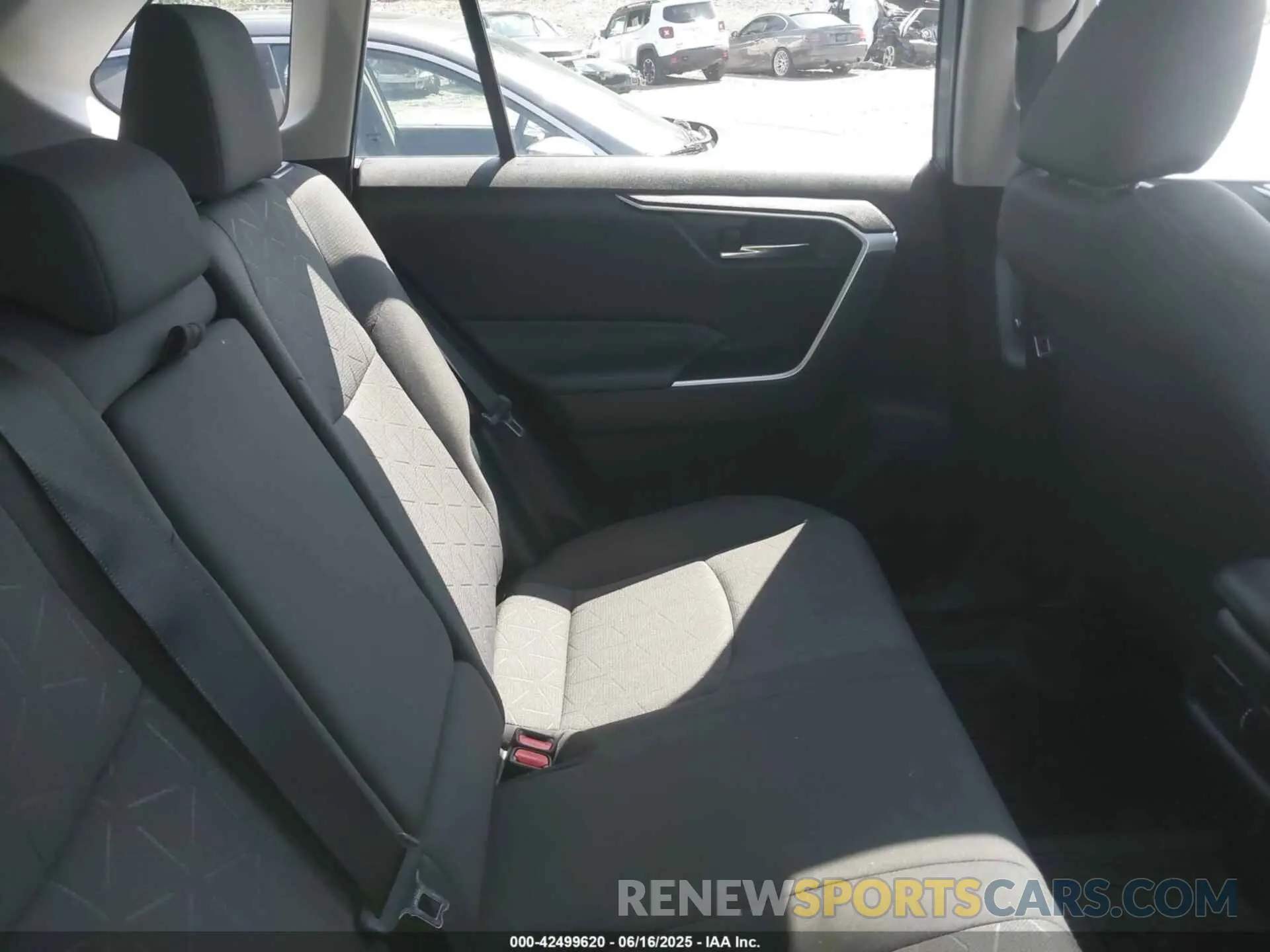 8 fotografías del automóvil dañado 2T3RWRFV2KW020164 TOYOTA RAV4 HYBRID 2019