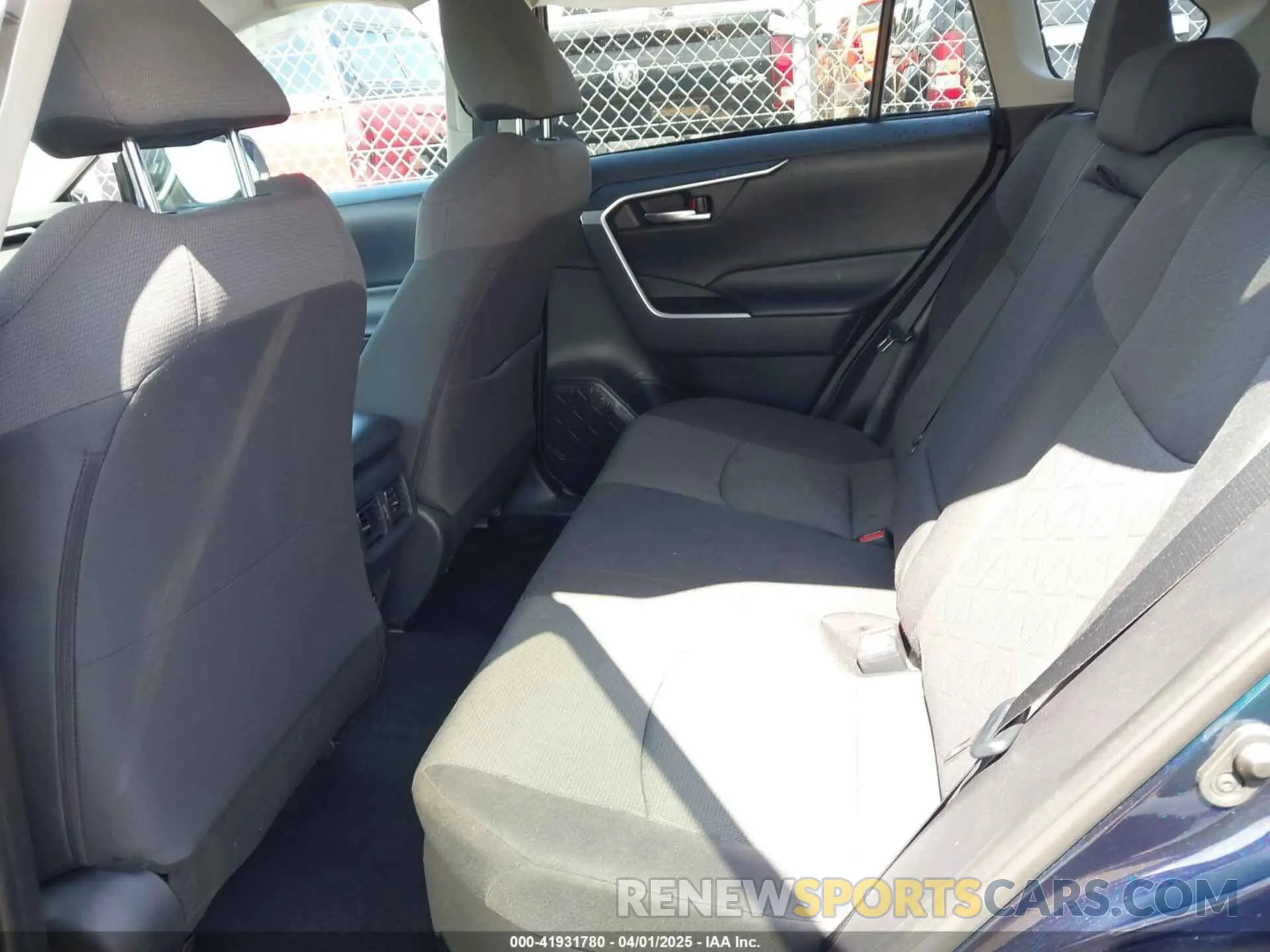 8 fotografías del automóvil dañado 2T3RWRFV4KW005780 TOYOTA RAV4 HYBRID 2019