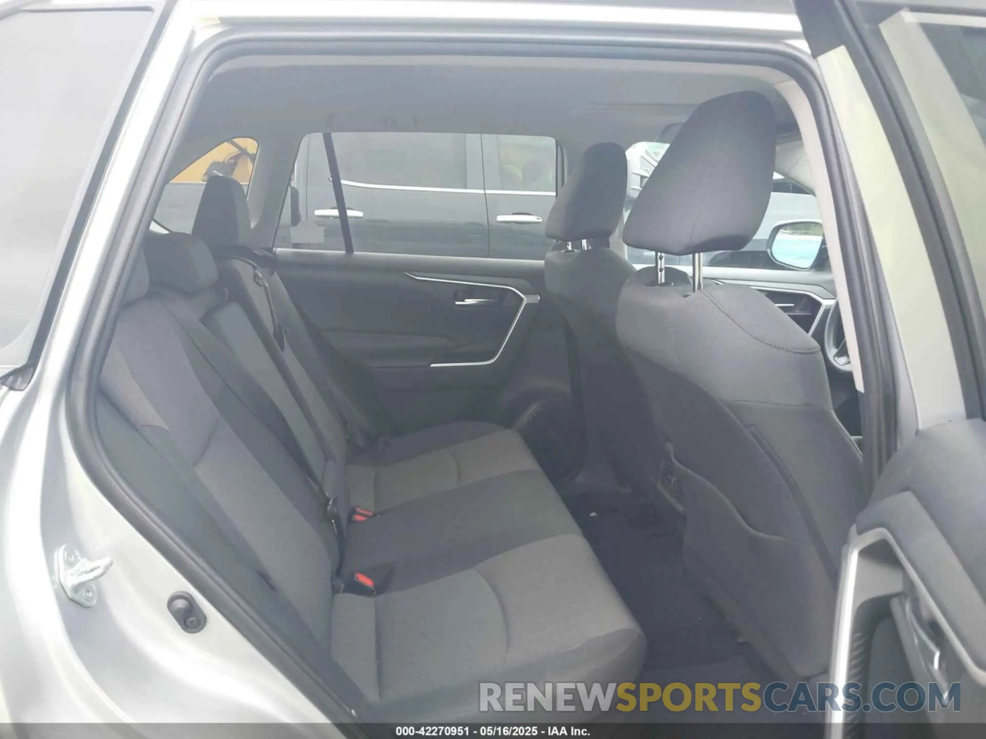 8 fotografías del automóvil dañado 2T3RWRFV5KW004833 TOYOTA RAV4 HYBRID 2019