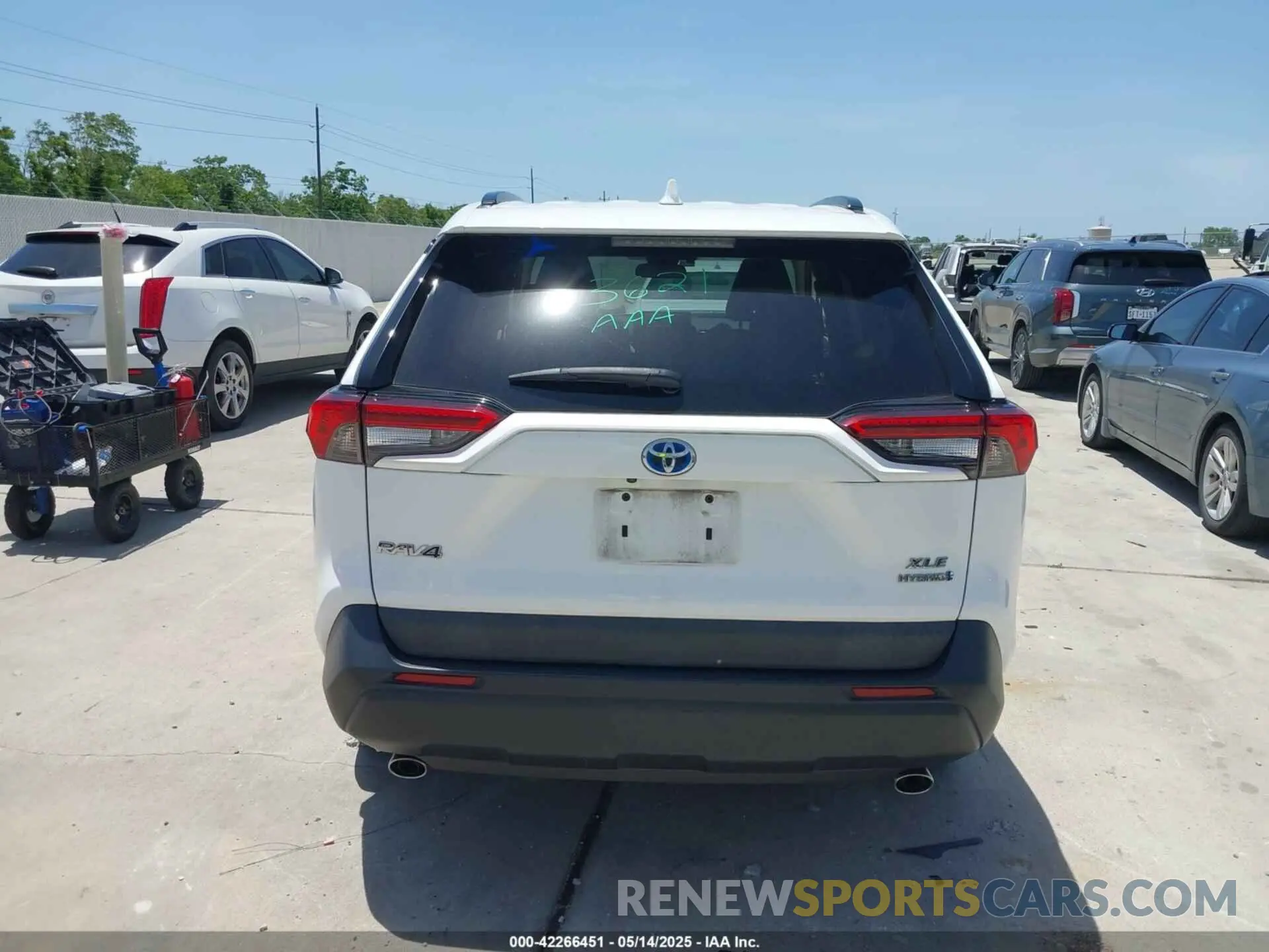 16 fotografías del automóvil dañado 2T3RWRFV7KW042080 TOYOTA RAV4 HYBRID 2019