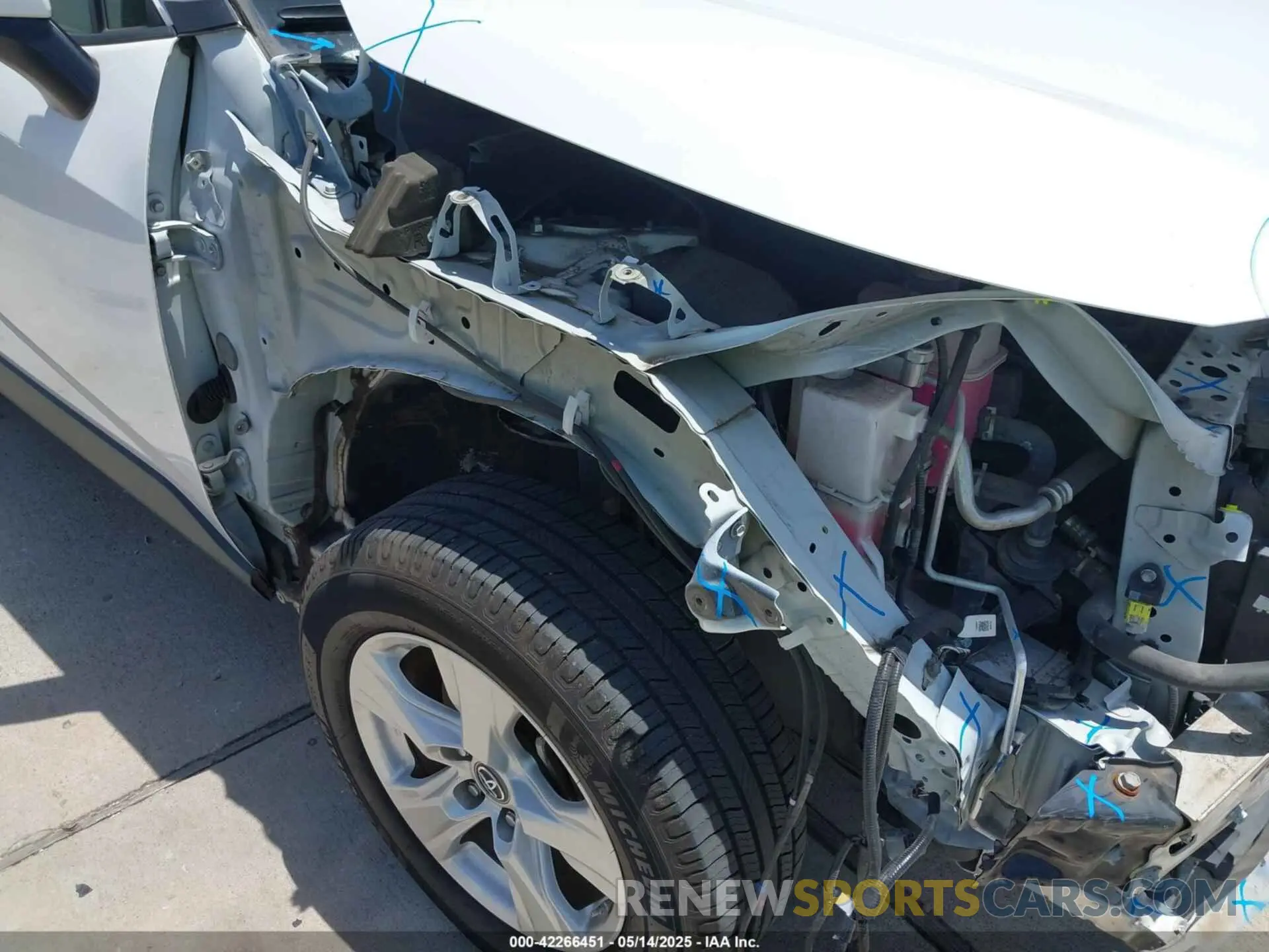 17 fotografías del automóvil dañado 2T3RWRFV7KW042080 TOYOTA RAV4 HYBRID 2019
