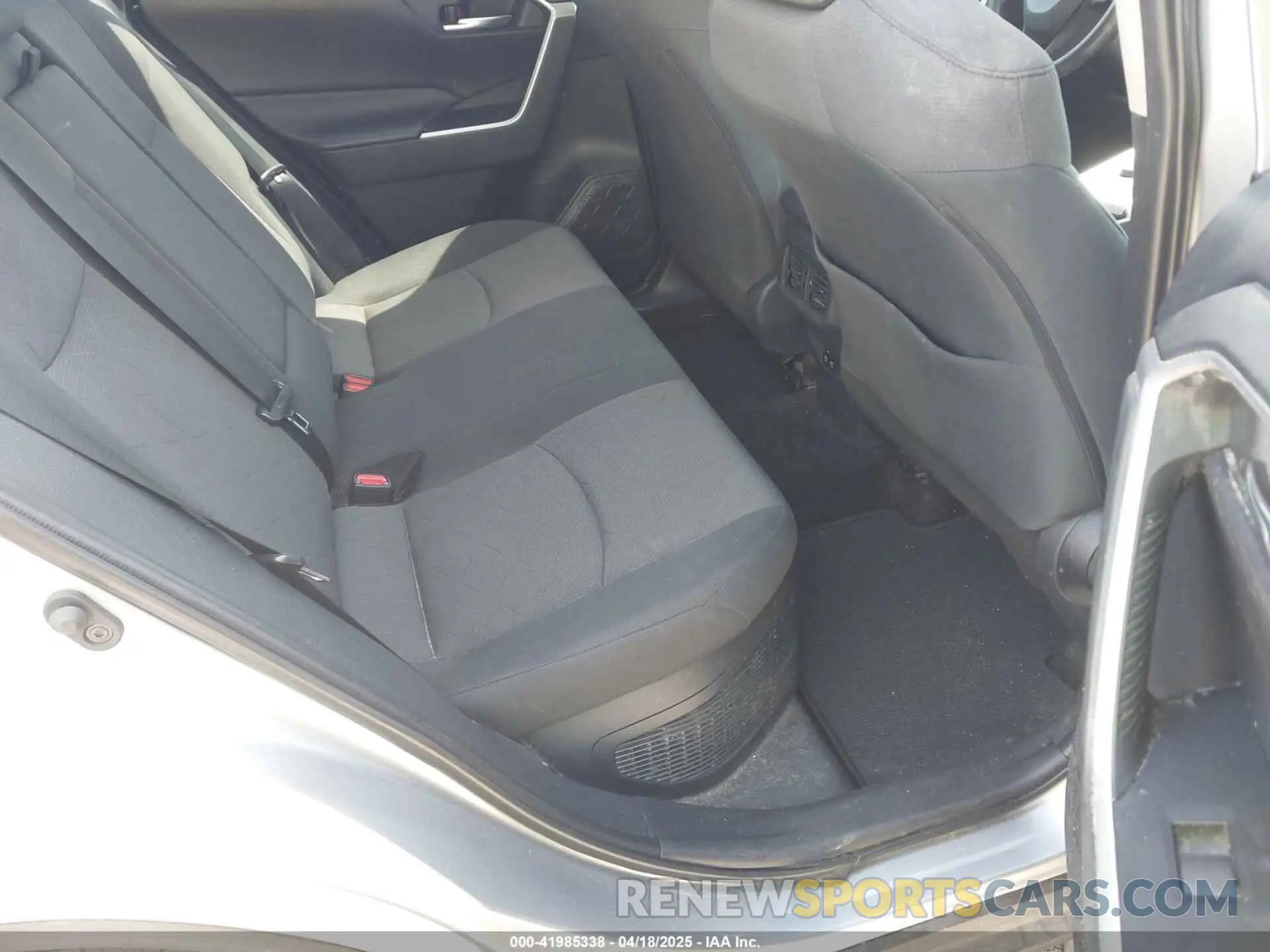8 fotografías del automóvil dañado 2T3RWRFV8KW032190 TOYOTA RAV4 HYBRID 2019
