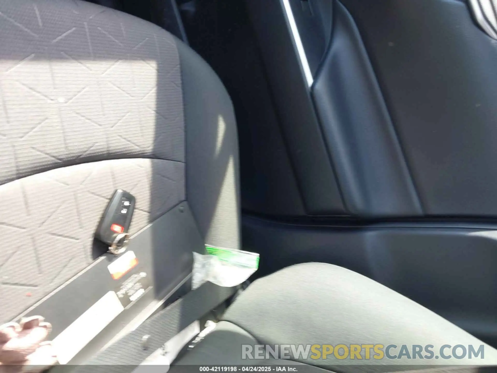 11 fotografías del automóvil dañado 2T3RWRFVXKW025676 TOYOTA RAV4 HYBRID 2019