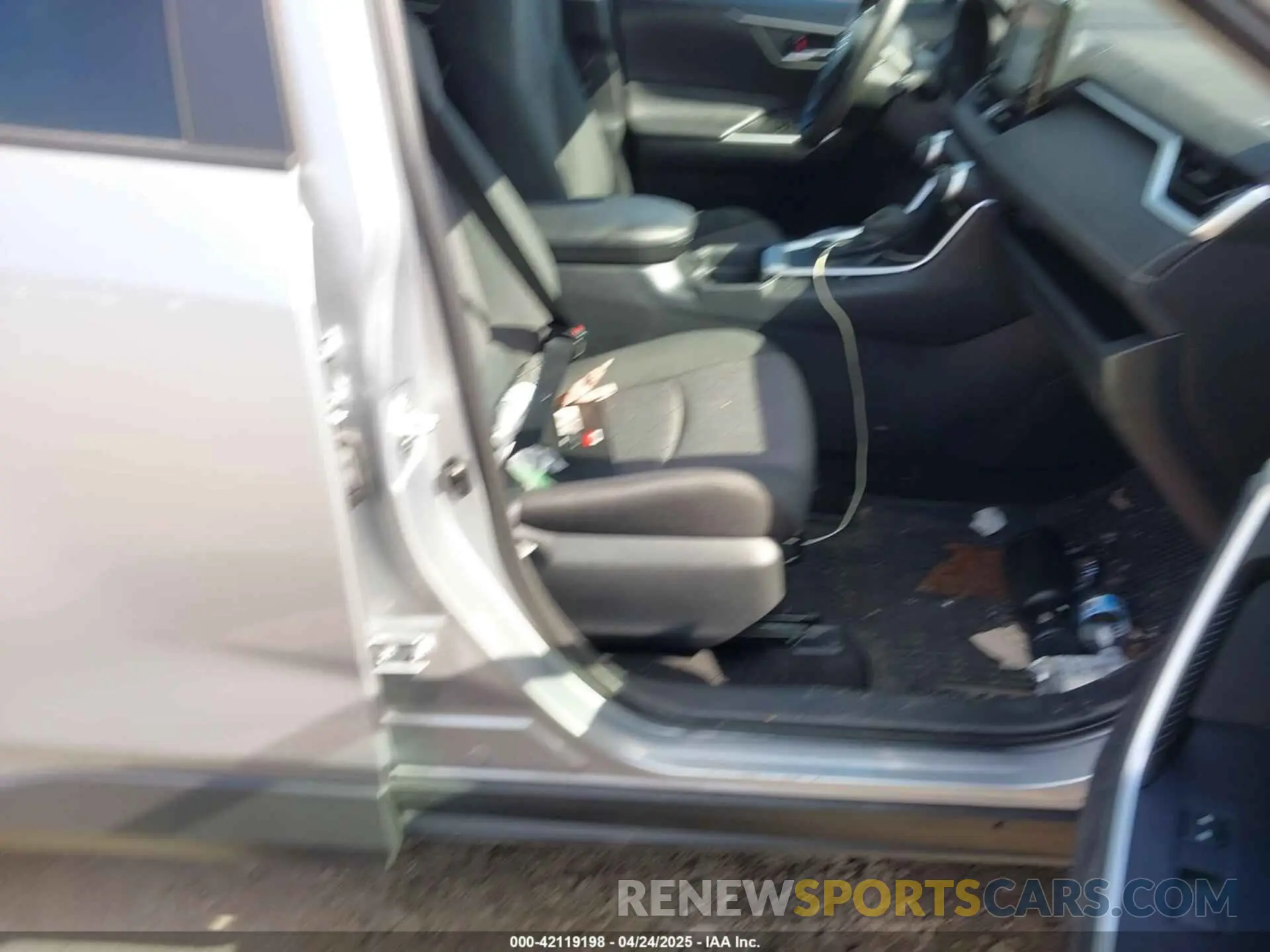 5 fotografías del automóvil dañado 2T3RWRFVXKW025676 TOYOTA RAV4 HYBRID 2019