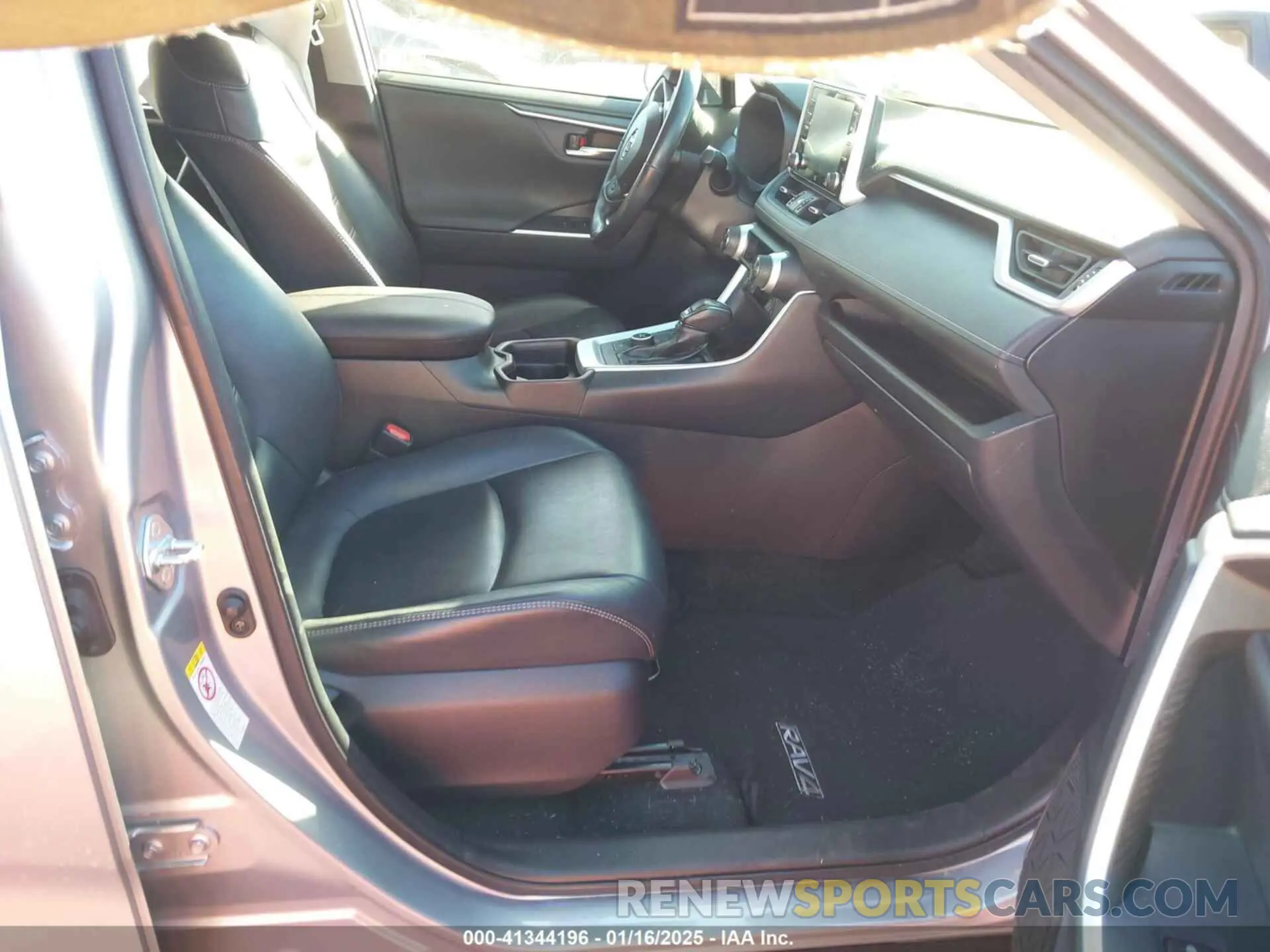 5 fotografías del automóvil dañado JTMDWRFV5KD007139 TOYOTA RAV4 HYBRID 2019