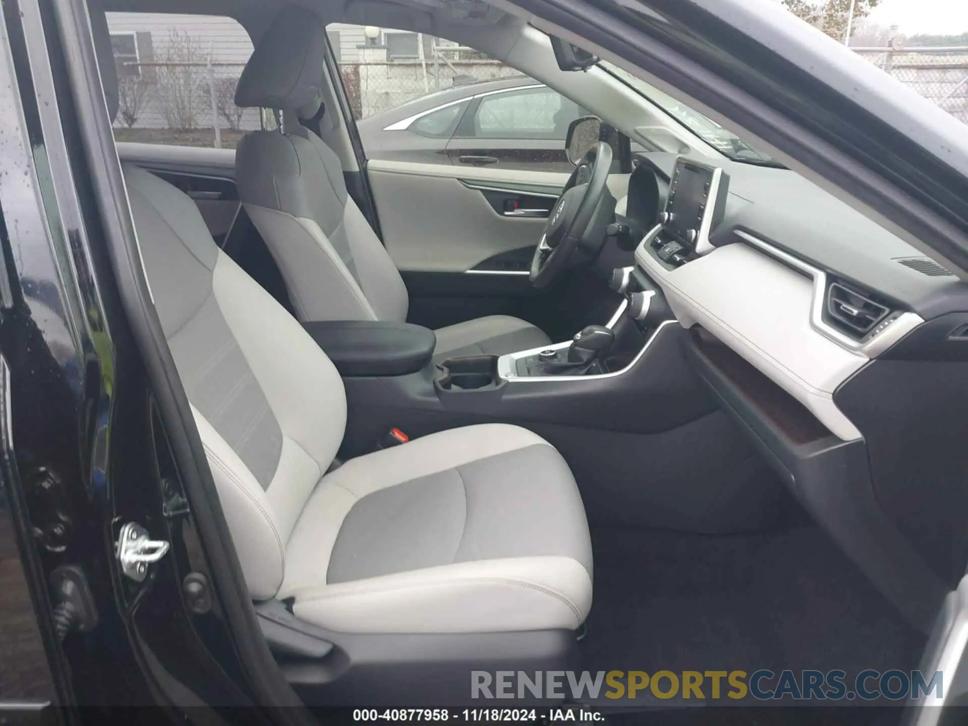 5 fotografías del automóvil dañado JTMDWRFV6KD503812 TOYOTA RAV4 HYBRID 2019