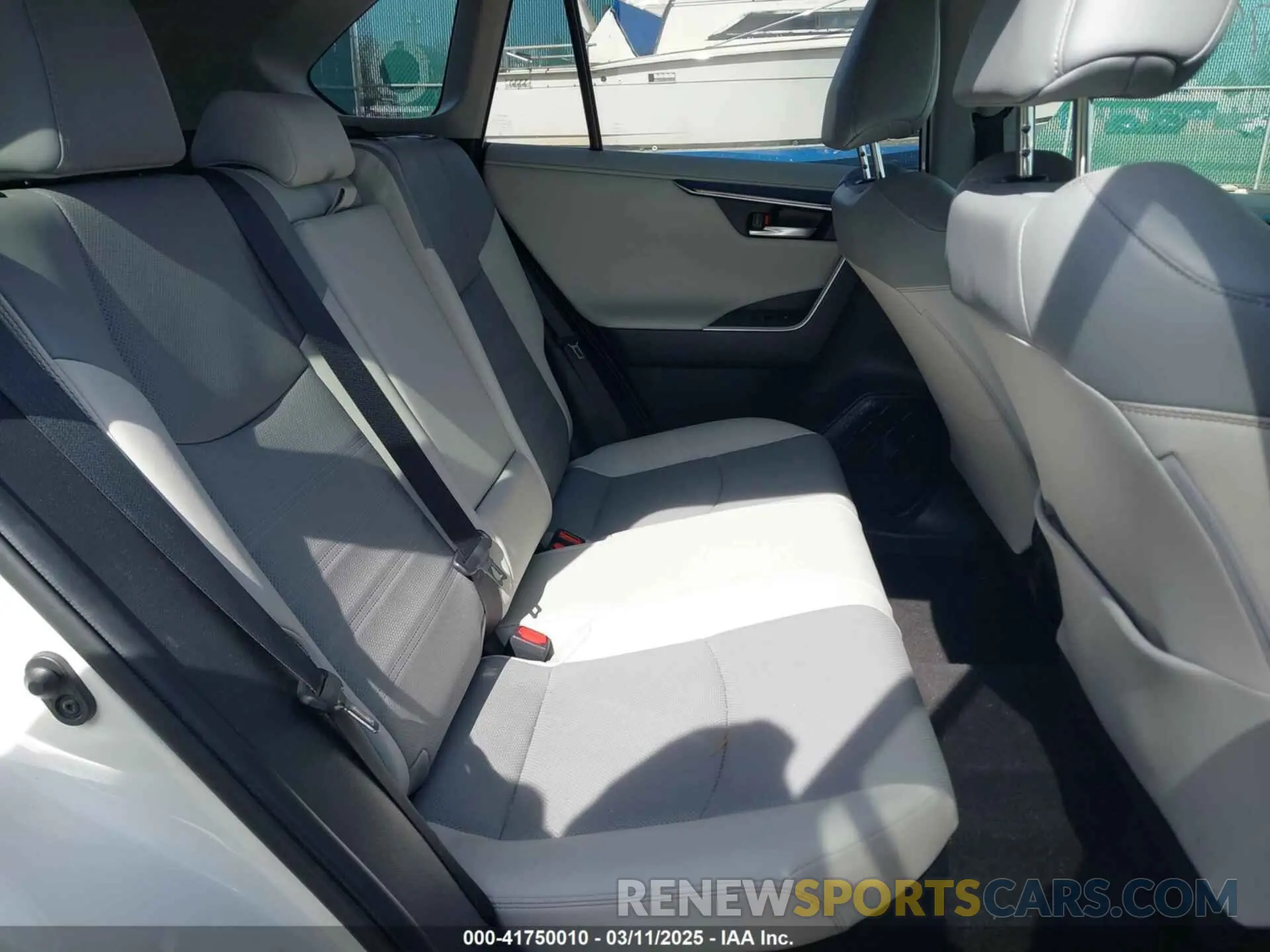 8 fotografías del automóvil dañado JTMDWRFV6KD510405 TOYOTA RAV4 HYBRID 2019