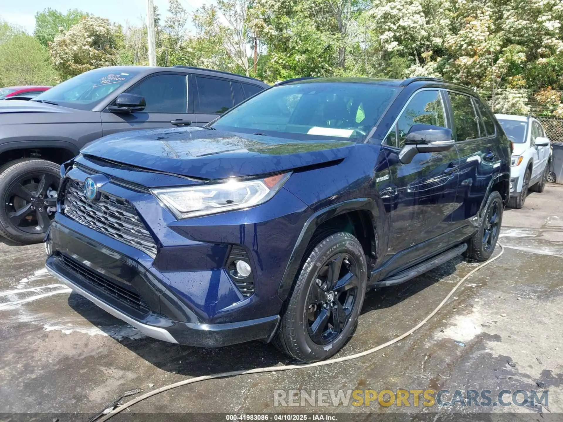 2 fotografías del automóvil dañado JTMEWRFV1KJ017043 TOYOTA RAV4 HYBRID 2019