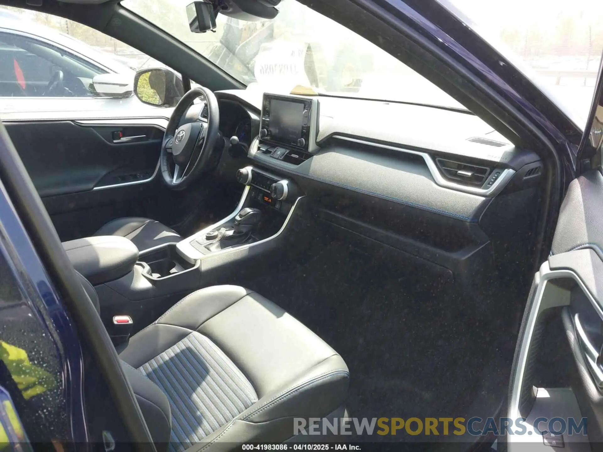 5 fotografías del automóvil dañado JTMEWRFV1KJ017043 TOYOTA RAV4 HYBRID 2019
