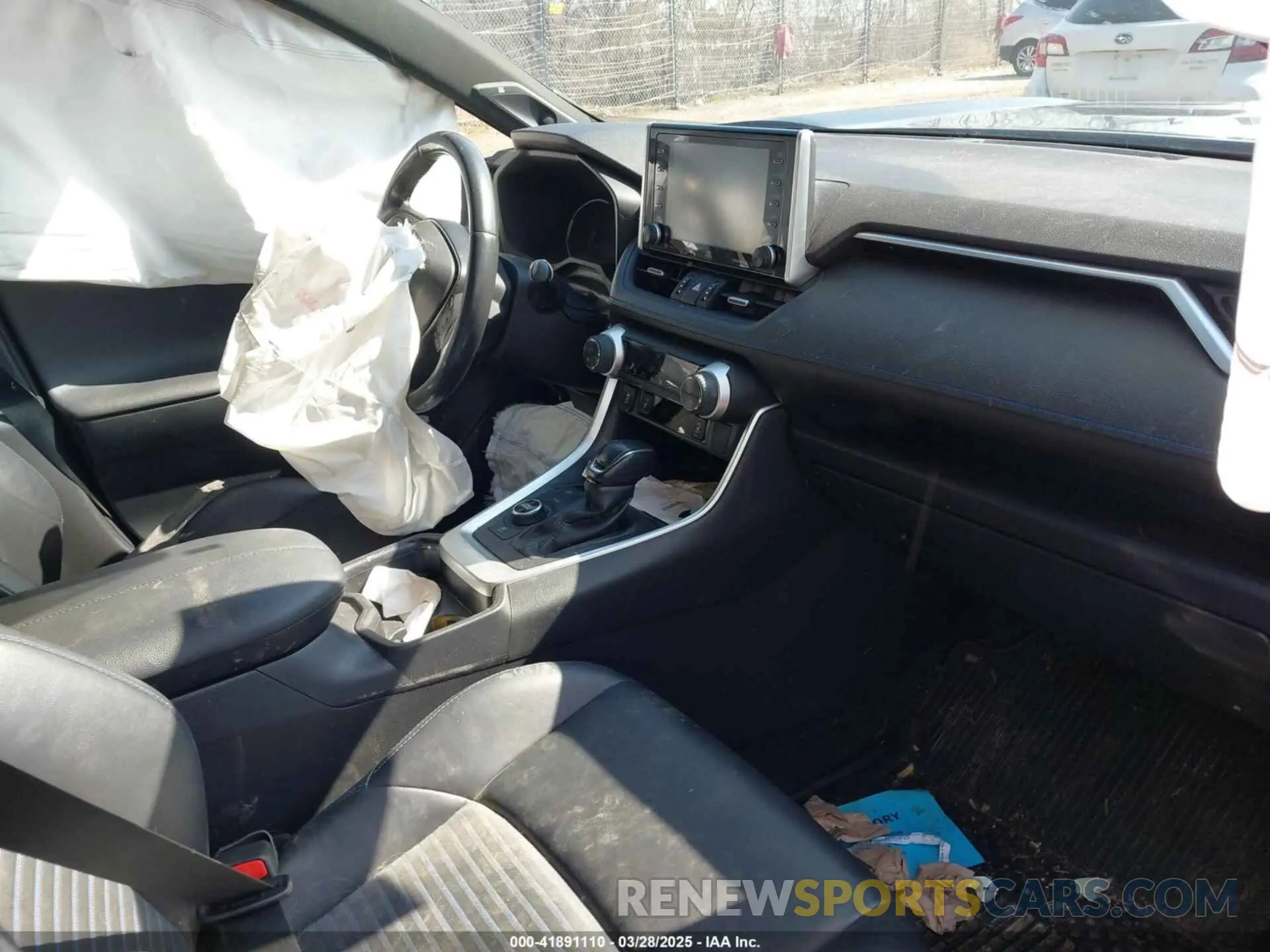 5 fotografías del automóvil dañado JTMEWRFV4KD508494 TOYOTA RAV4 HYBRID 2019