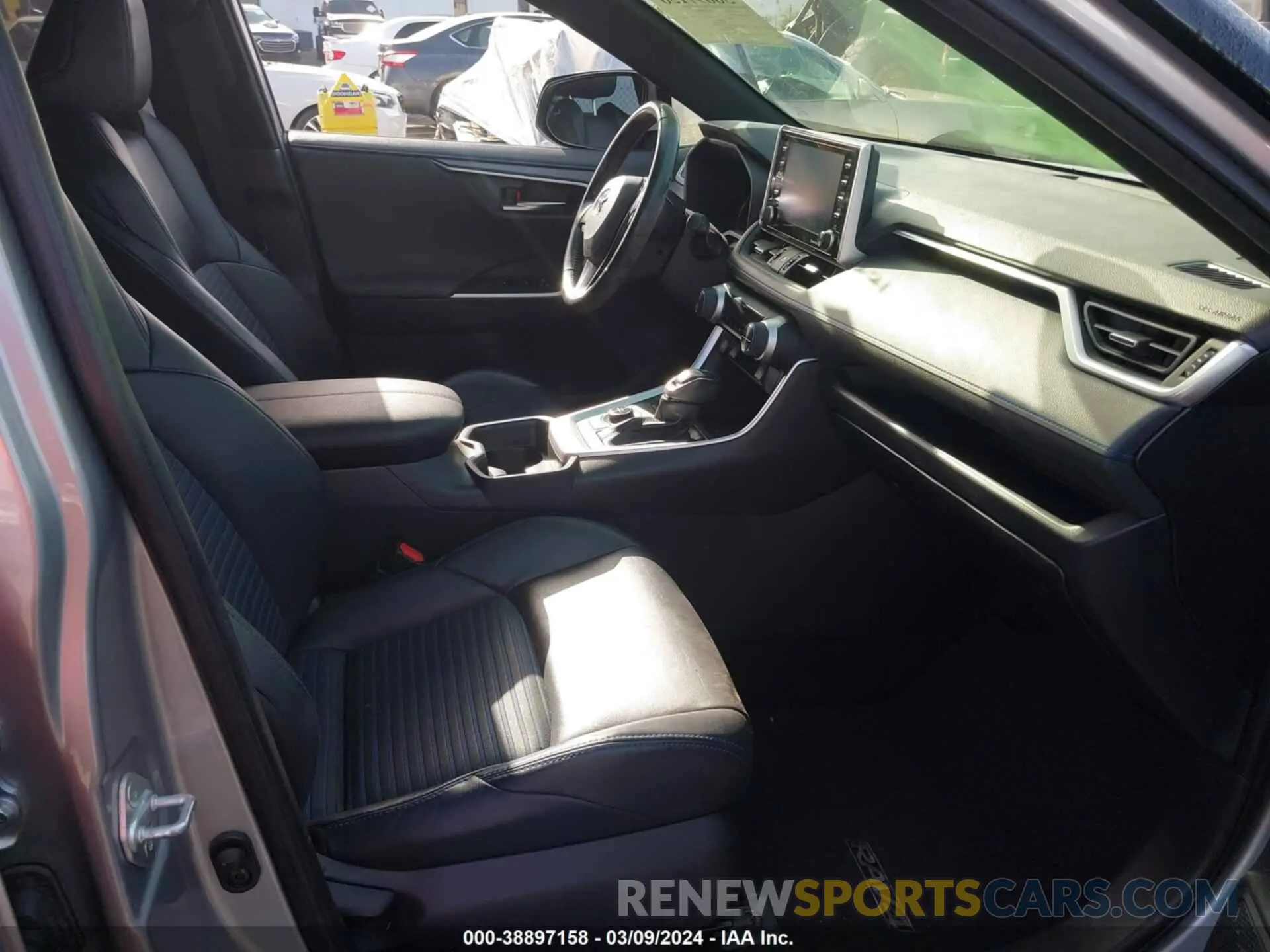 5 fotografías del automóvil dañado JTMEWRFV5KJ026912 TOYOTA RAV4 HYBRID 2019