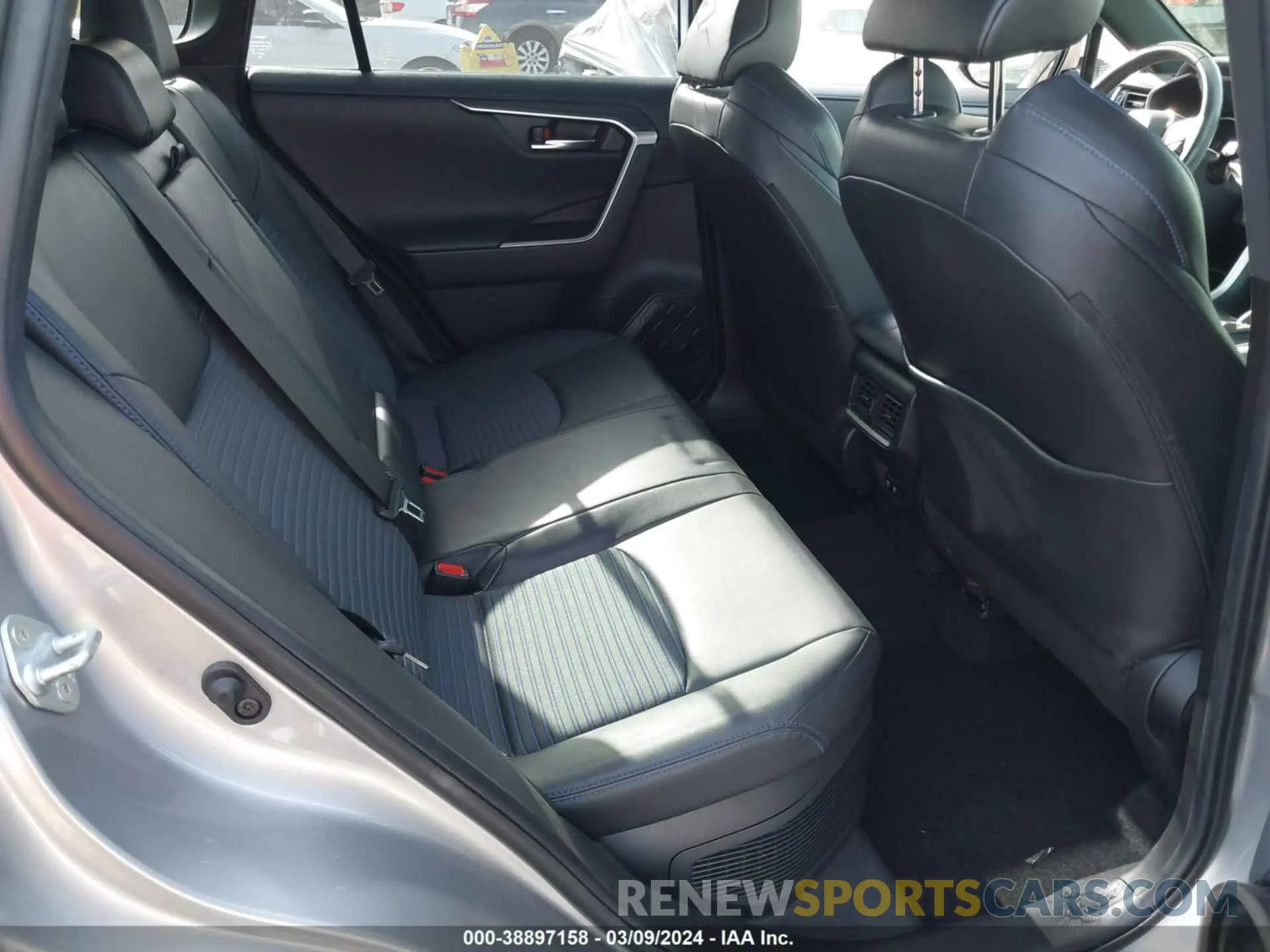 8 fotografías del automóvil dañado JTMEWRFV5KJ026912 TOYOTA RAV4 HYBRID 2019