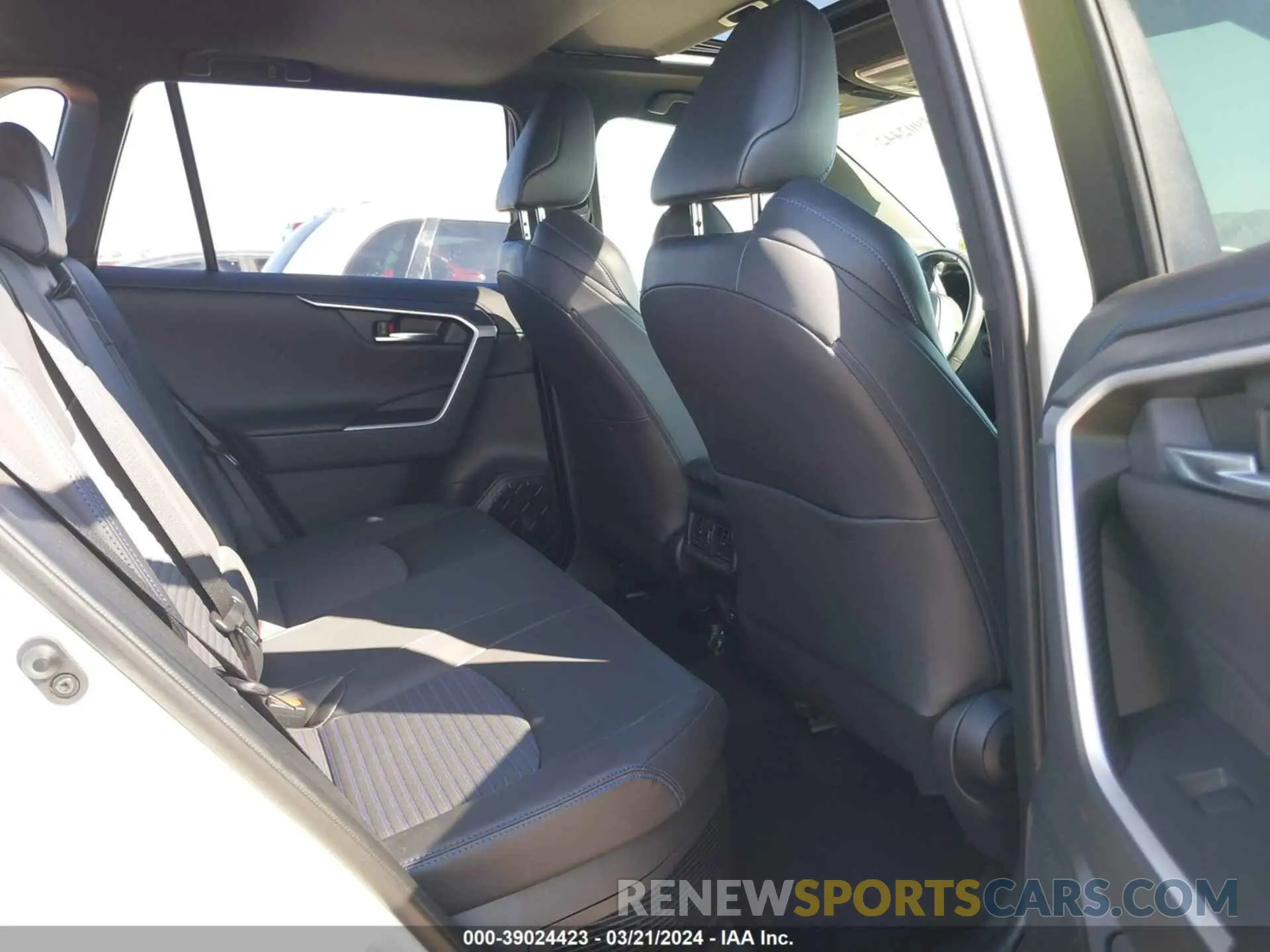 8 fotografías del automóvil dañado JTMEWRFV7KD506285 TOYOTA RAV4 HYBRID 2019