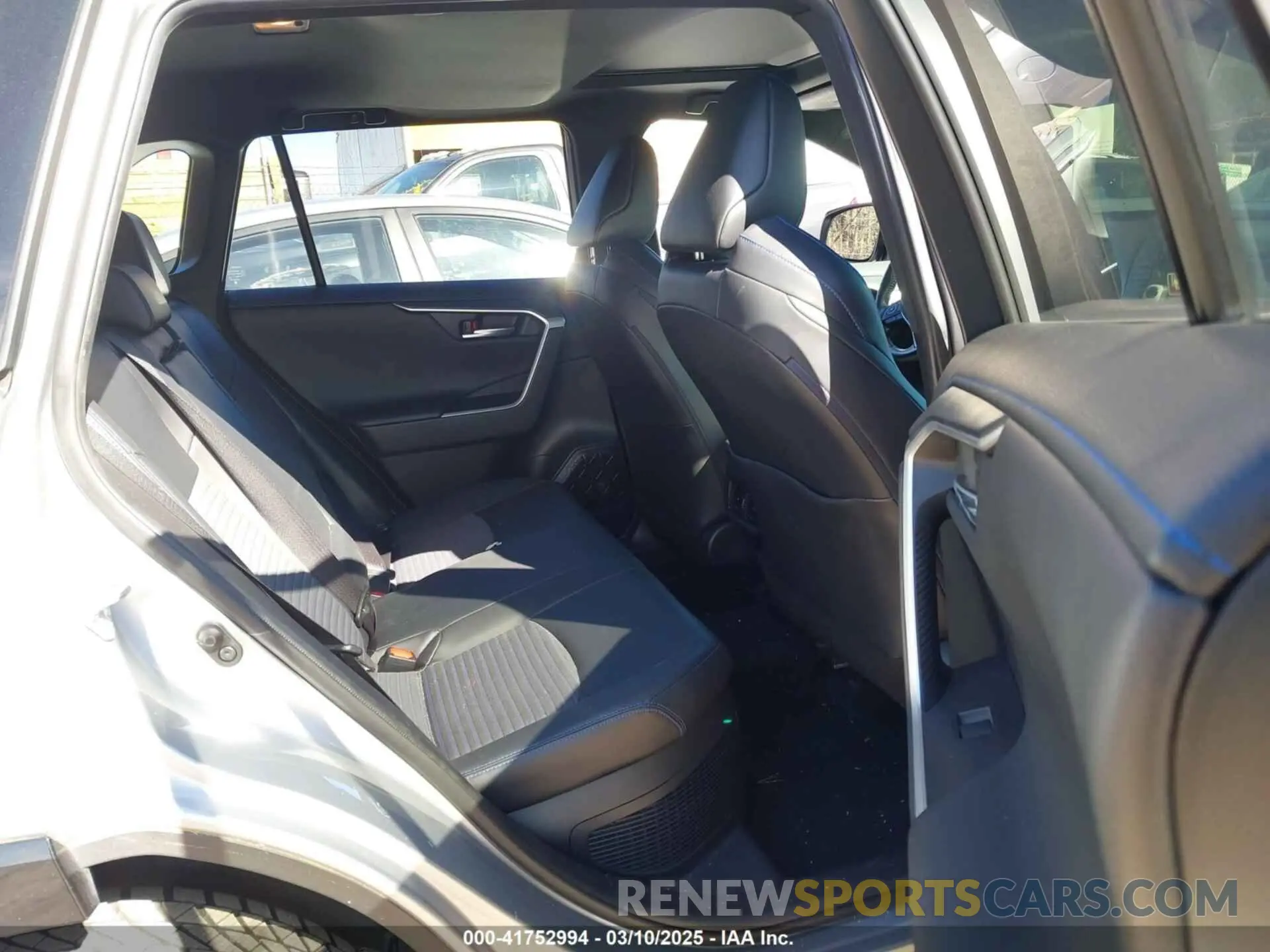8 fotografías del automóvil dañado JTMEWRFV8KJ018352 TOYOTA RAV4 HYBRID 2019