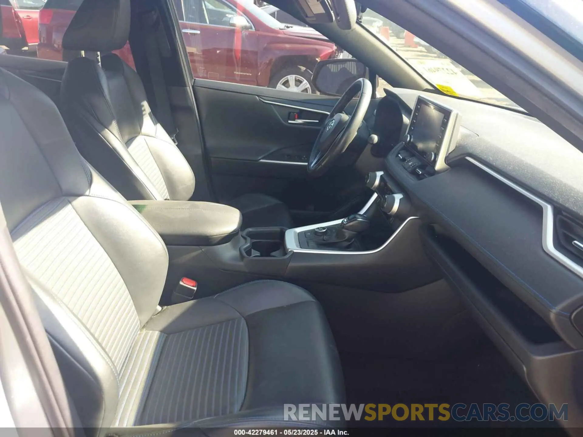 5 fotografías del automóvil dañado JTMEWRFV9KJ006324 TOYOTA RAV4 HYBRID 2019